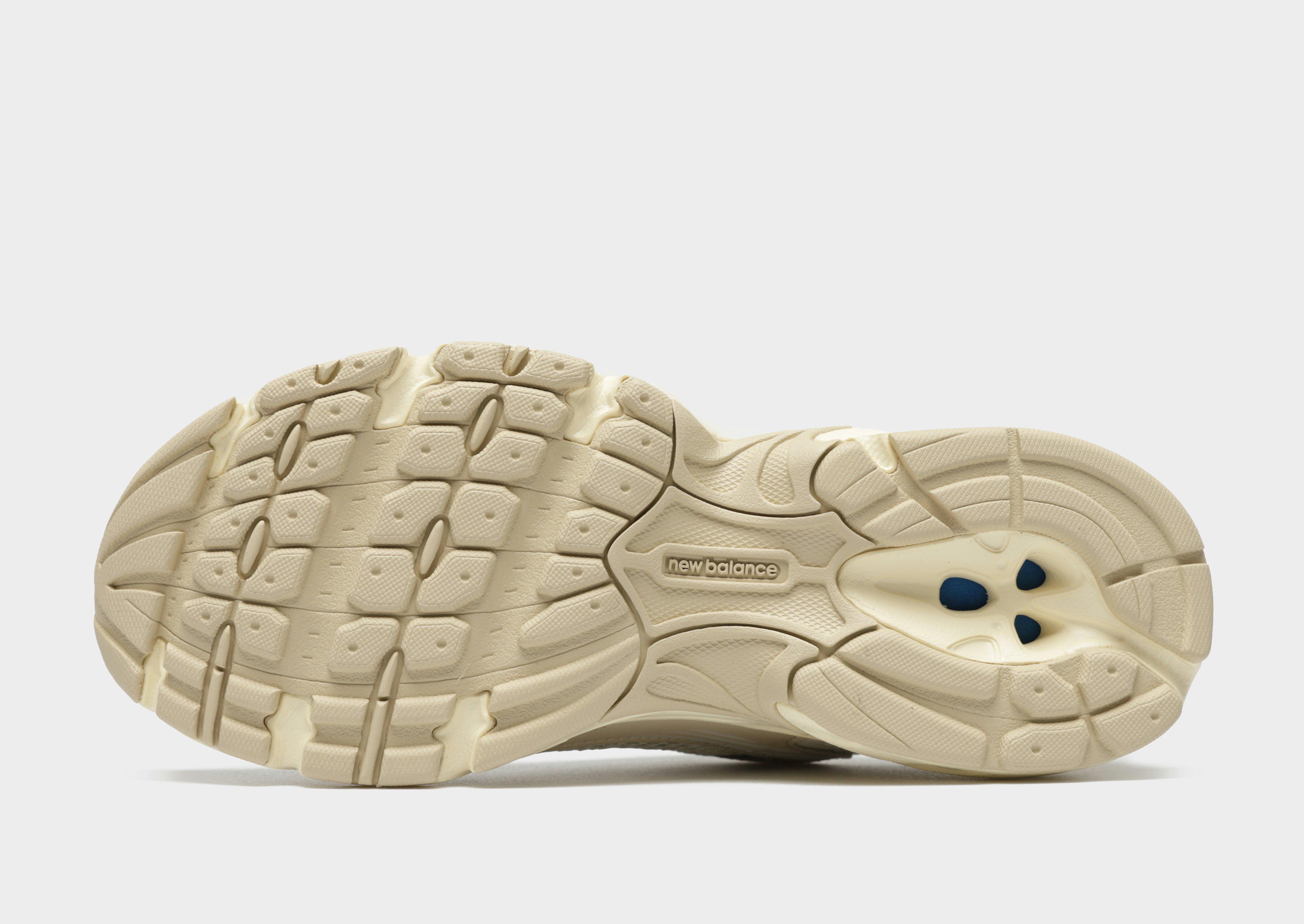 Дамски обувки NEW BALANCE 530  MR530AA Бежов