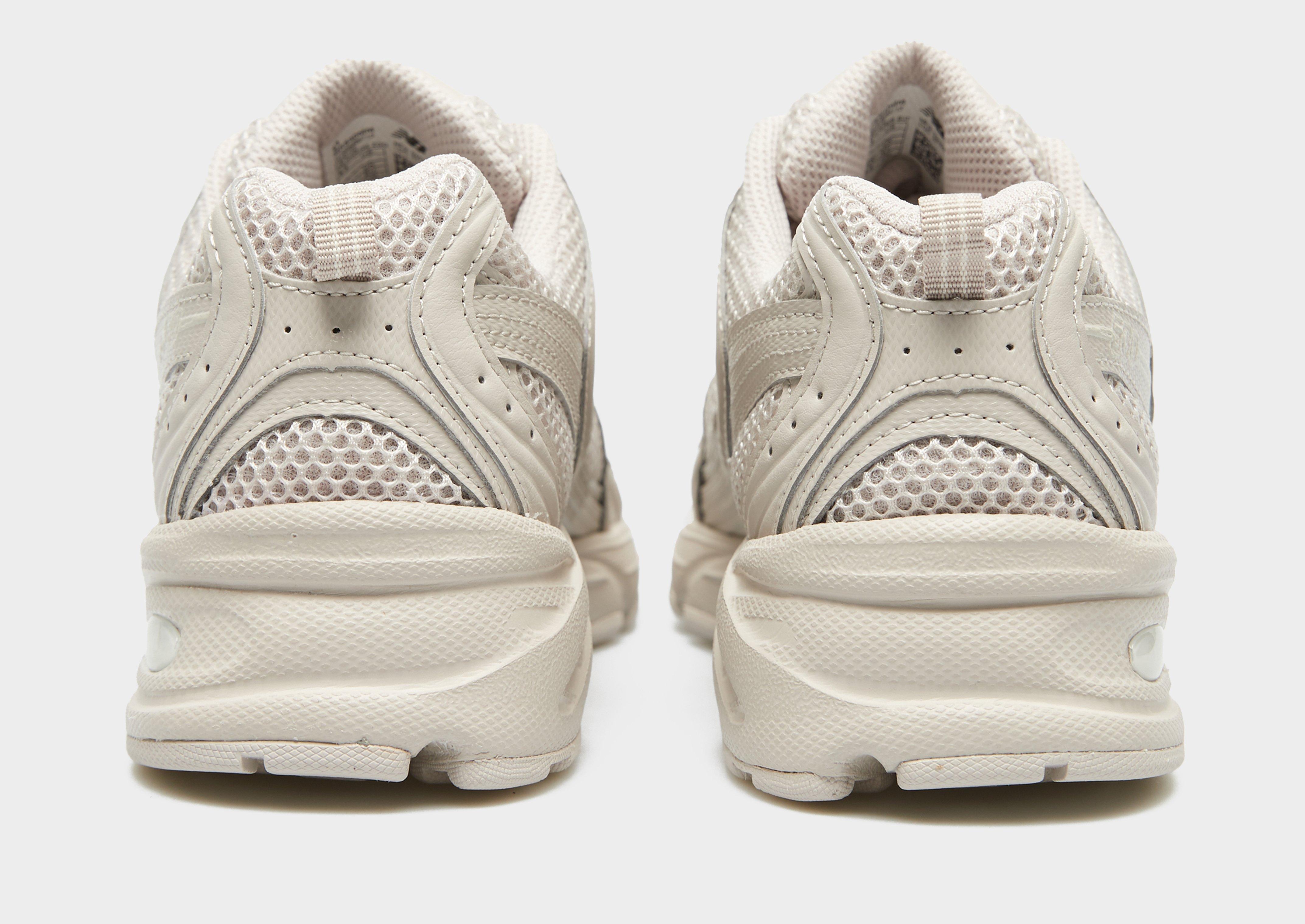 Дамски обувки NEW BALANCE MR530MM MR530MM Бежов