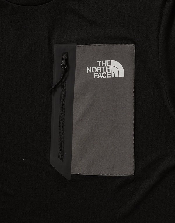 The North Face T-Shirt Ma Pkt Tee Blk - obrazek 3