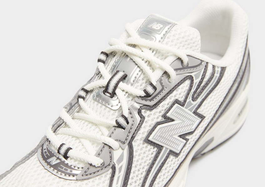 New Balance 740