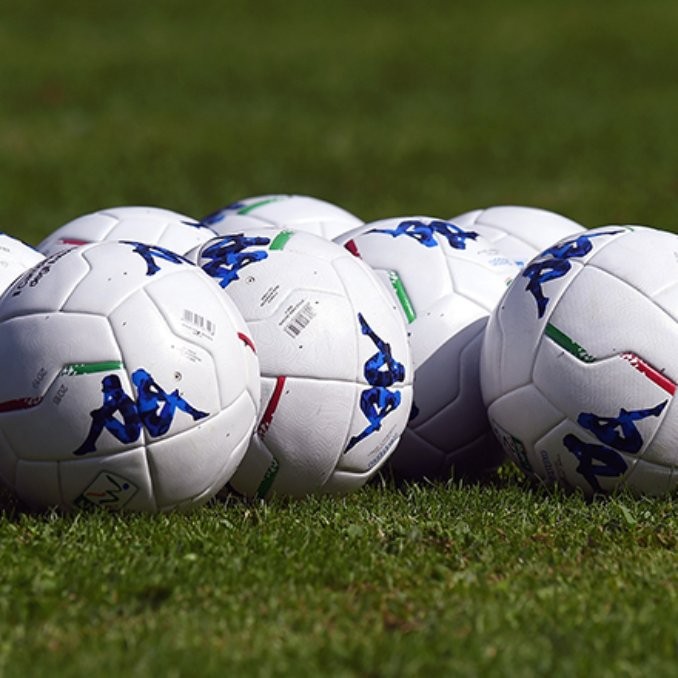 Palloni da calcio sponsorizzati da kappa