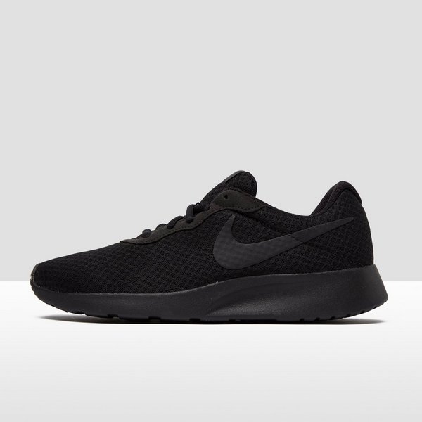 nike tanjun with hearts nike tanjun with hearts