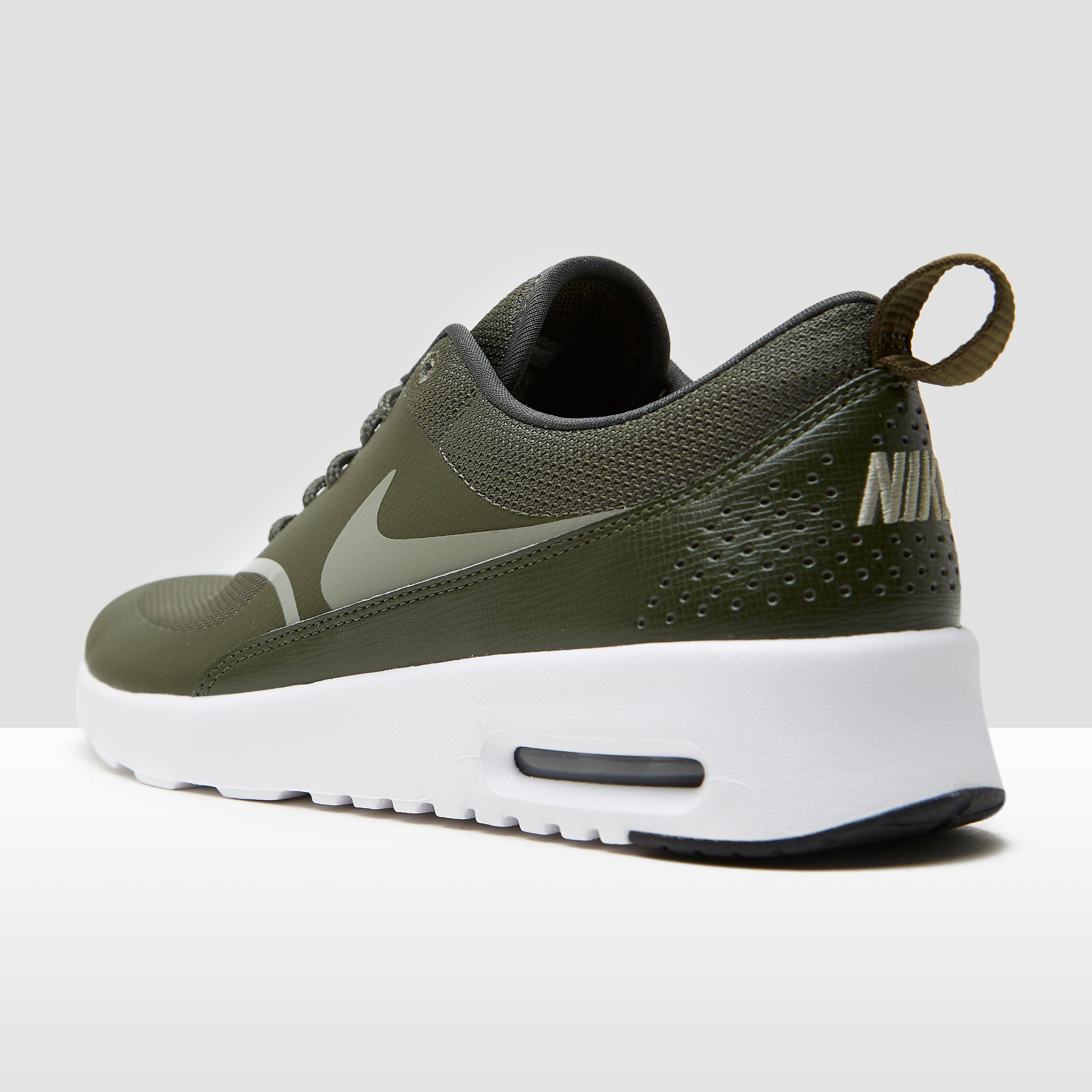 donkergroene nikes dames