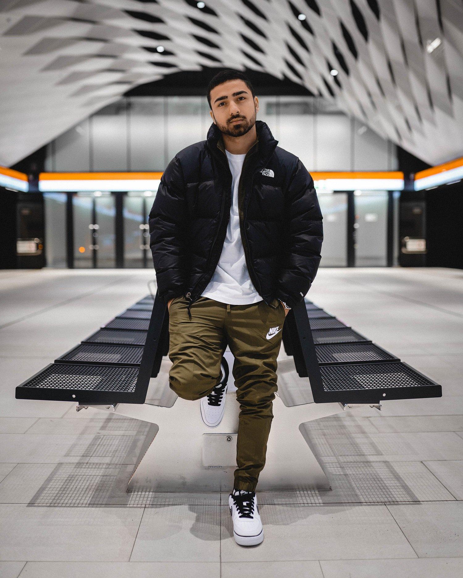 Home of Sneakersin Shava Sofy JD:ltä kokoamassaan asussa