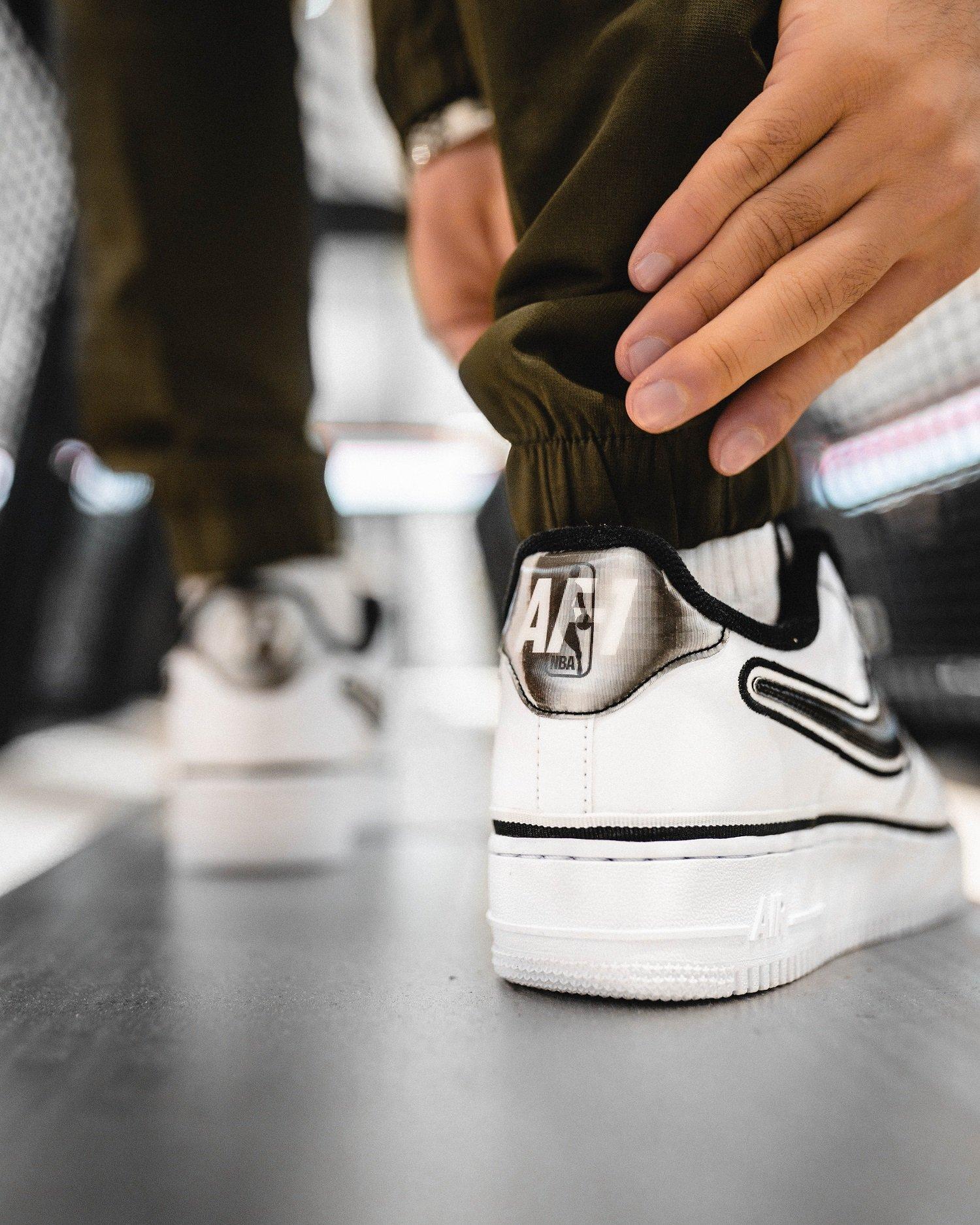 Home of Sneakersin Shava Sofy JD:ltä kokoamassaan asussa