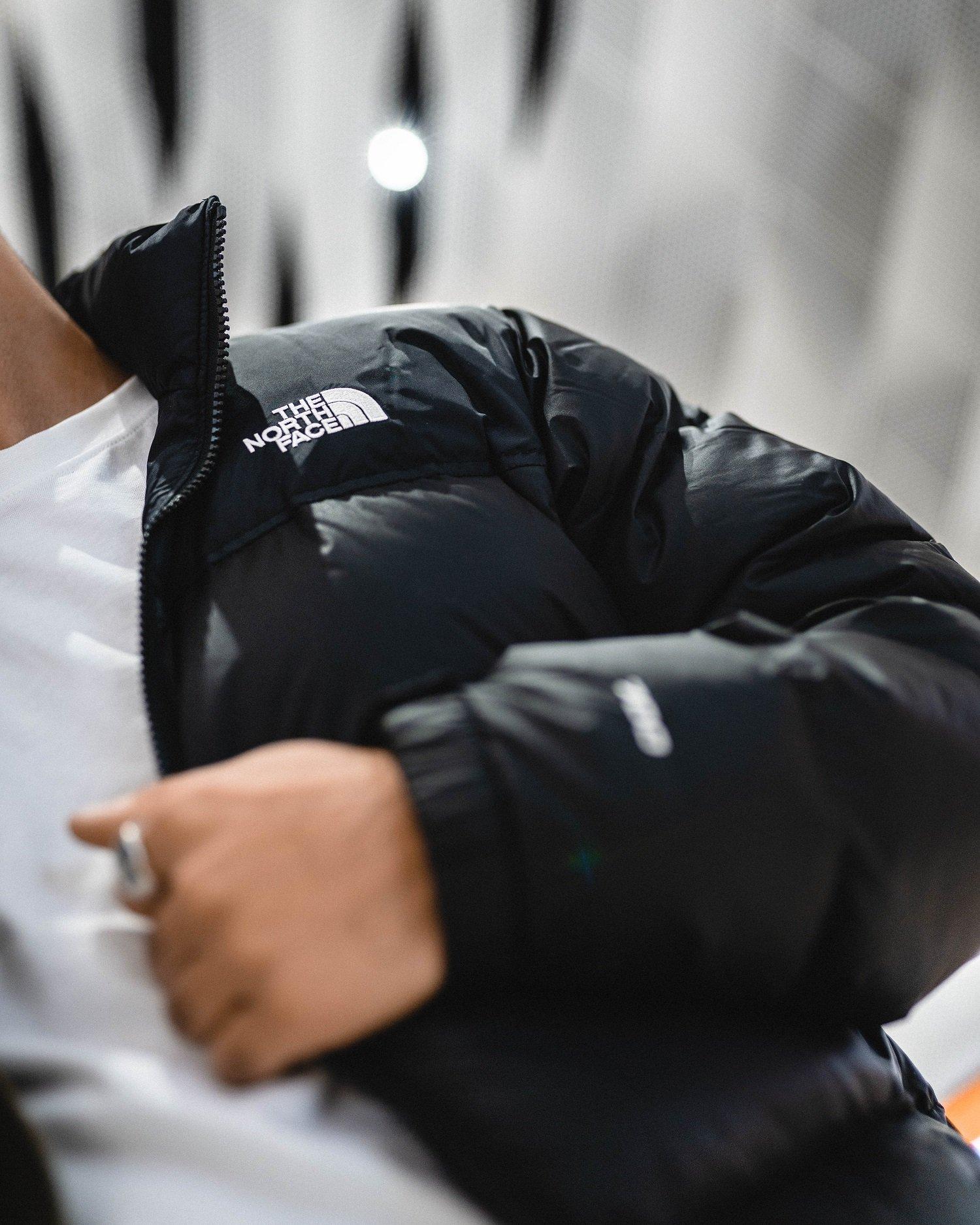 Home of Sneakersin Shava Sofy JD:ltä kokoamassaan asussa