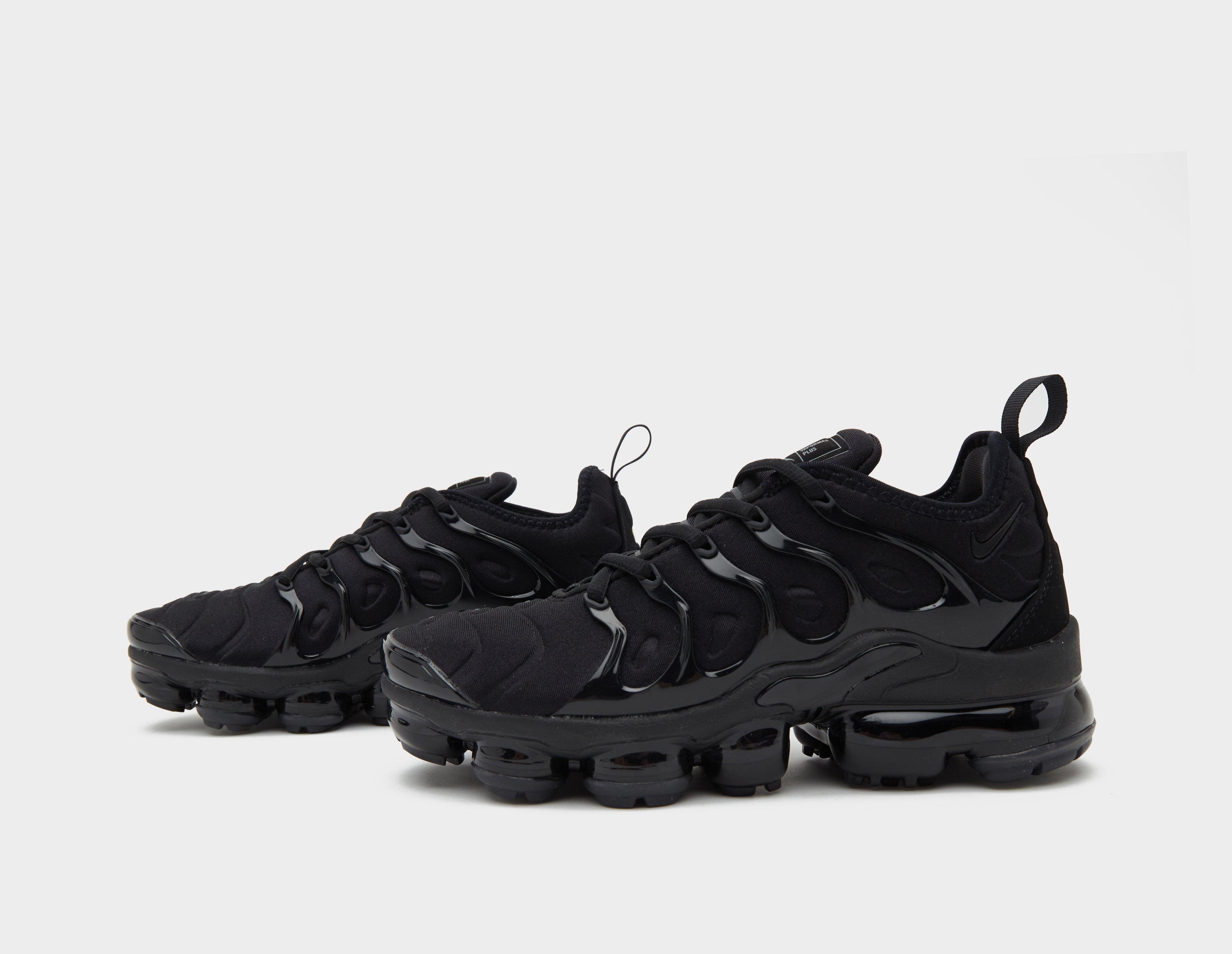 nike vapormax plus women's black