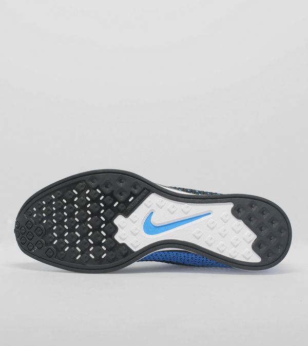 nike flyknit racer size 6