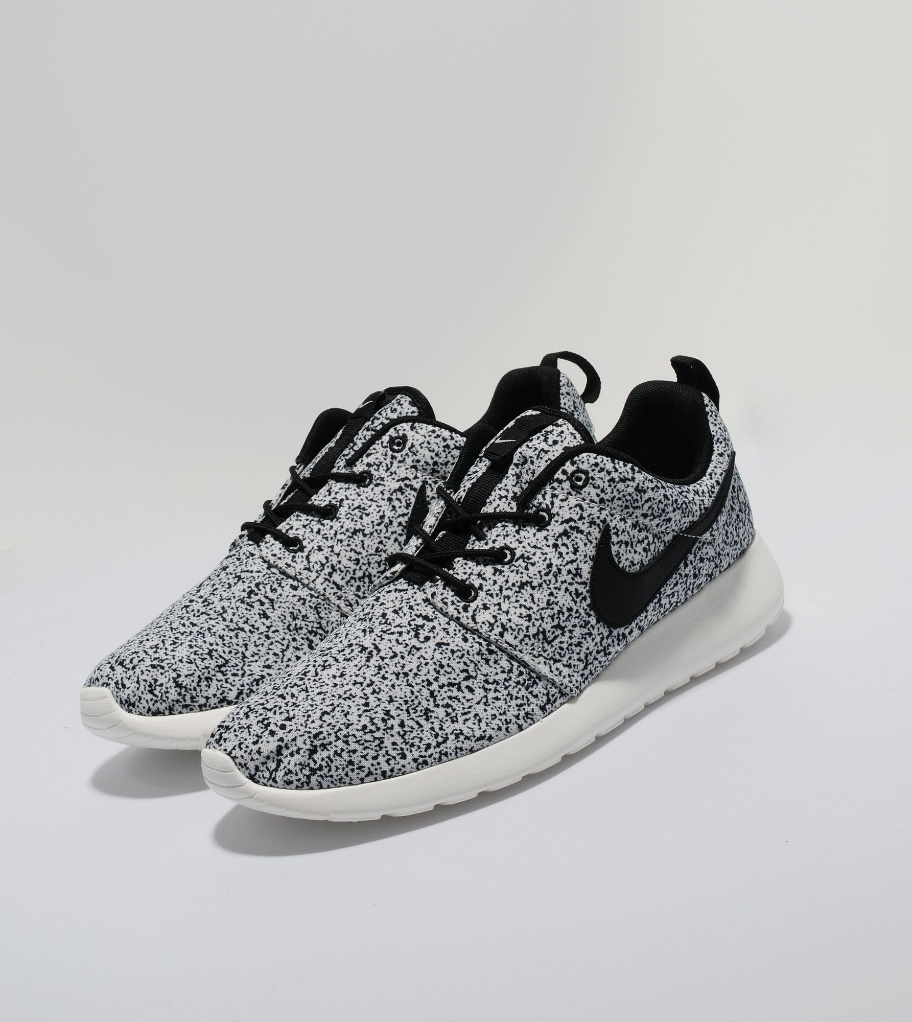 nike roshe speckled