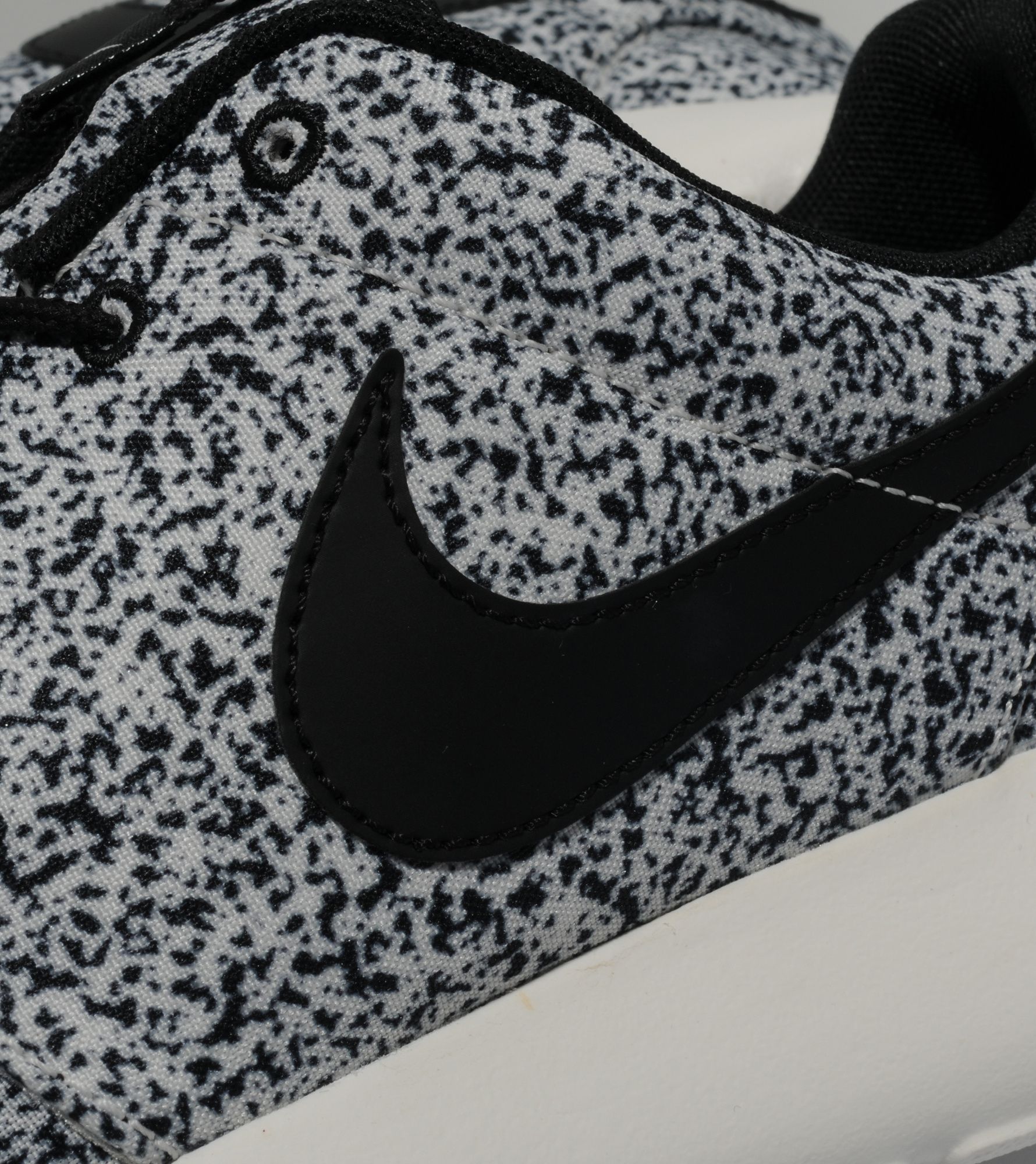 nike roshe speckled