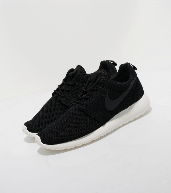 nike roshe run size 11
