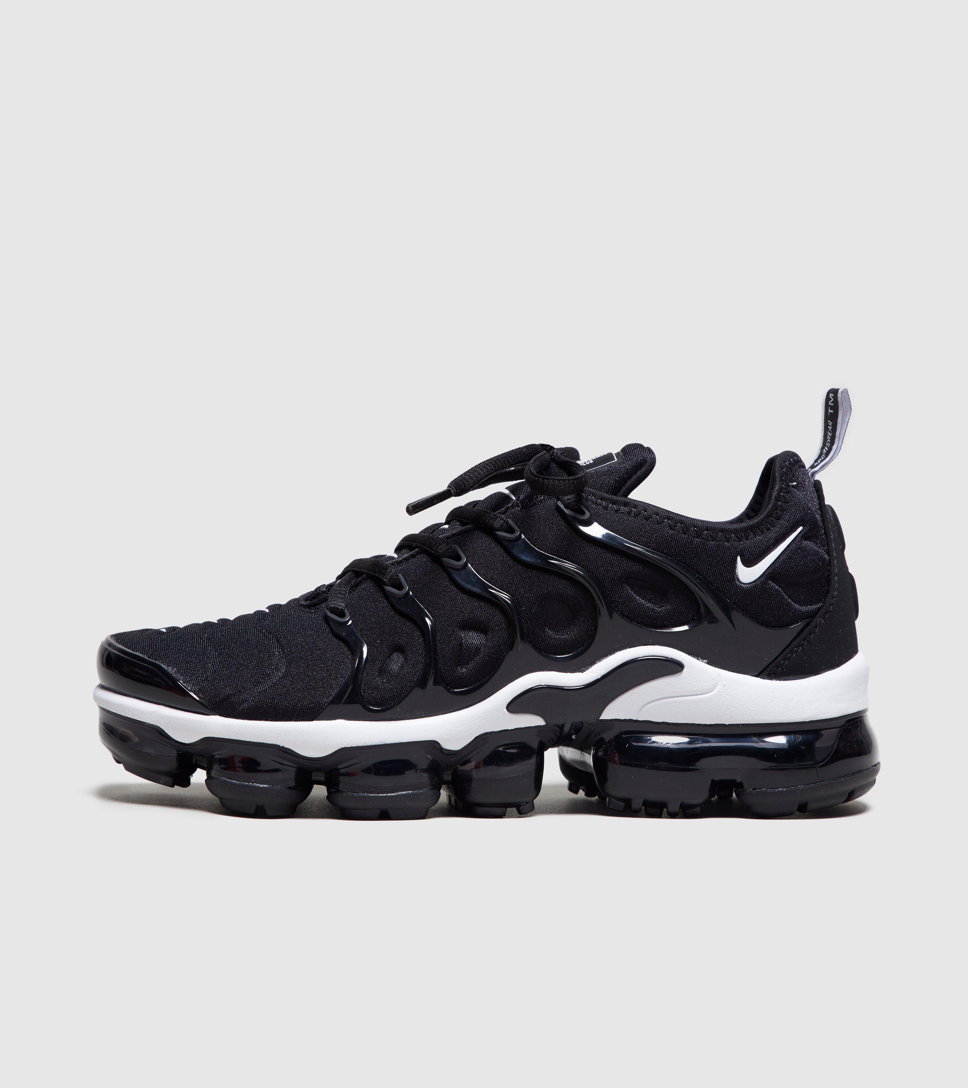 black vapormax plus womens