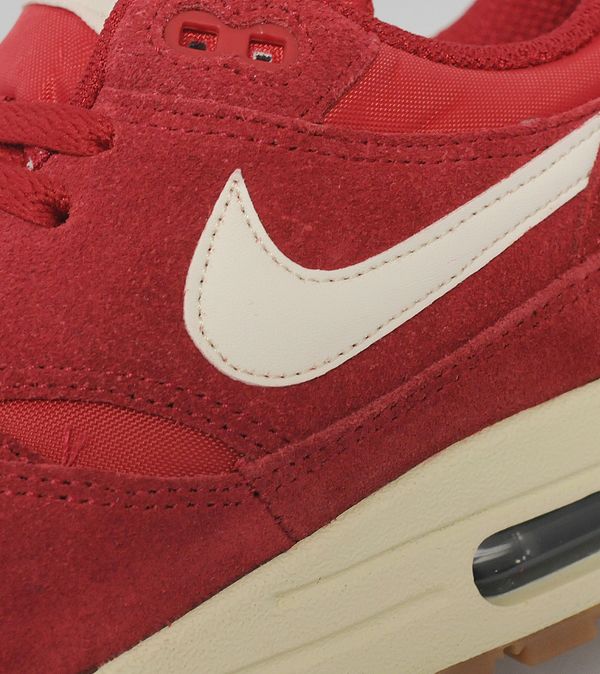 nike x undefeated air max