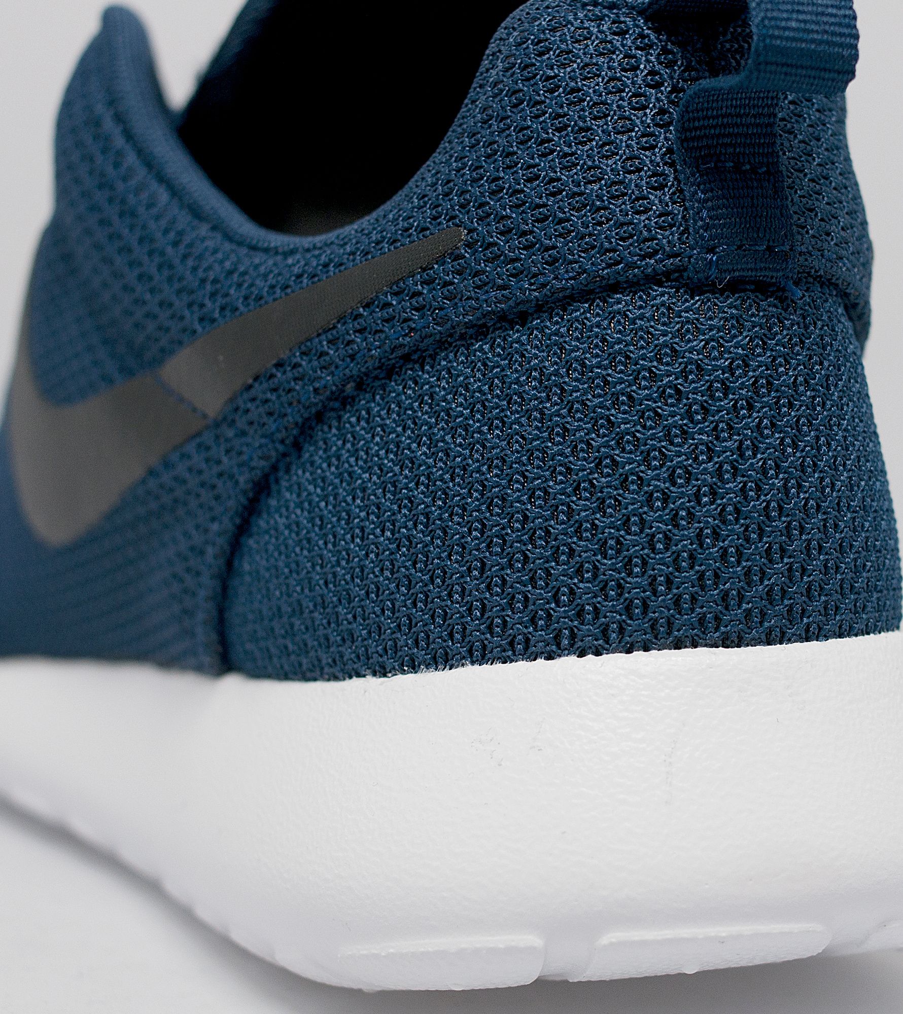 nike roshe run size 11