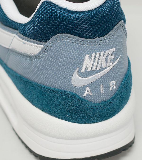 size exclusive air max light