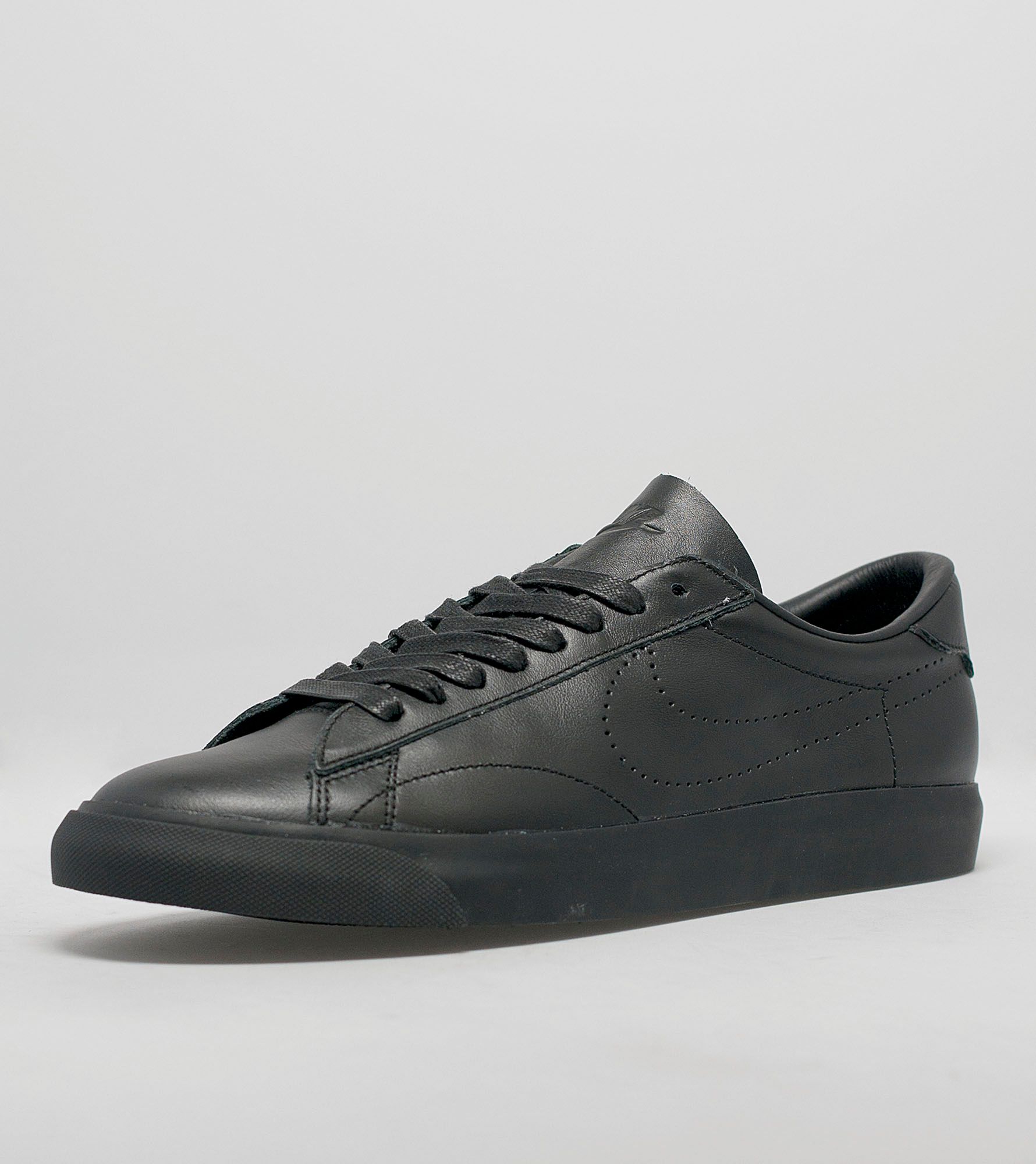 nike tennis classic ac