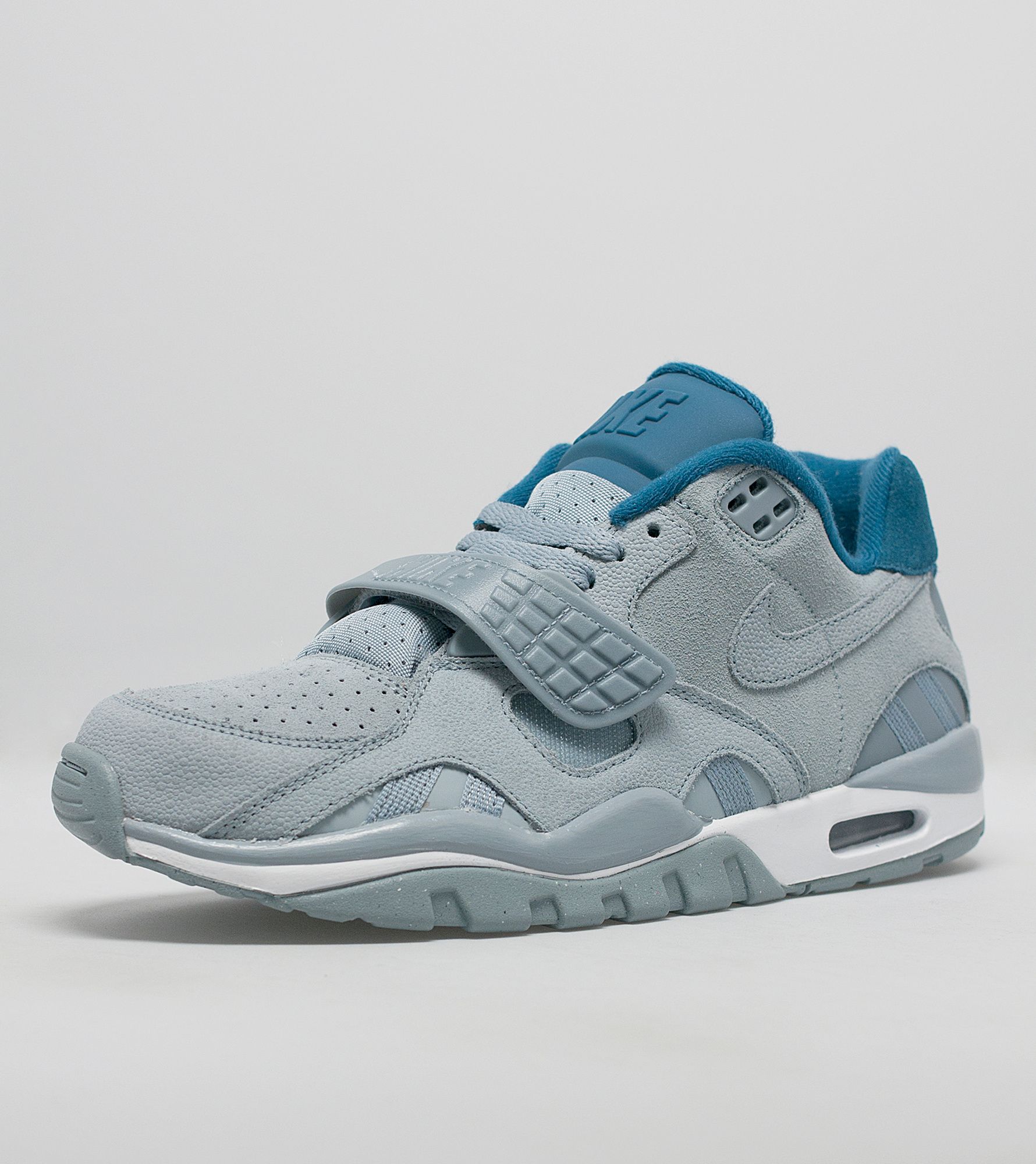 how to buy and sell trainers