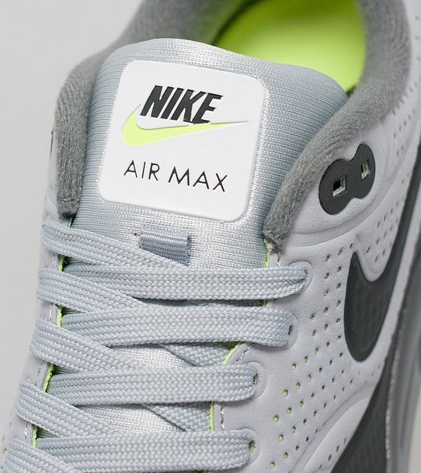nike moire