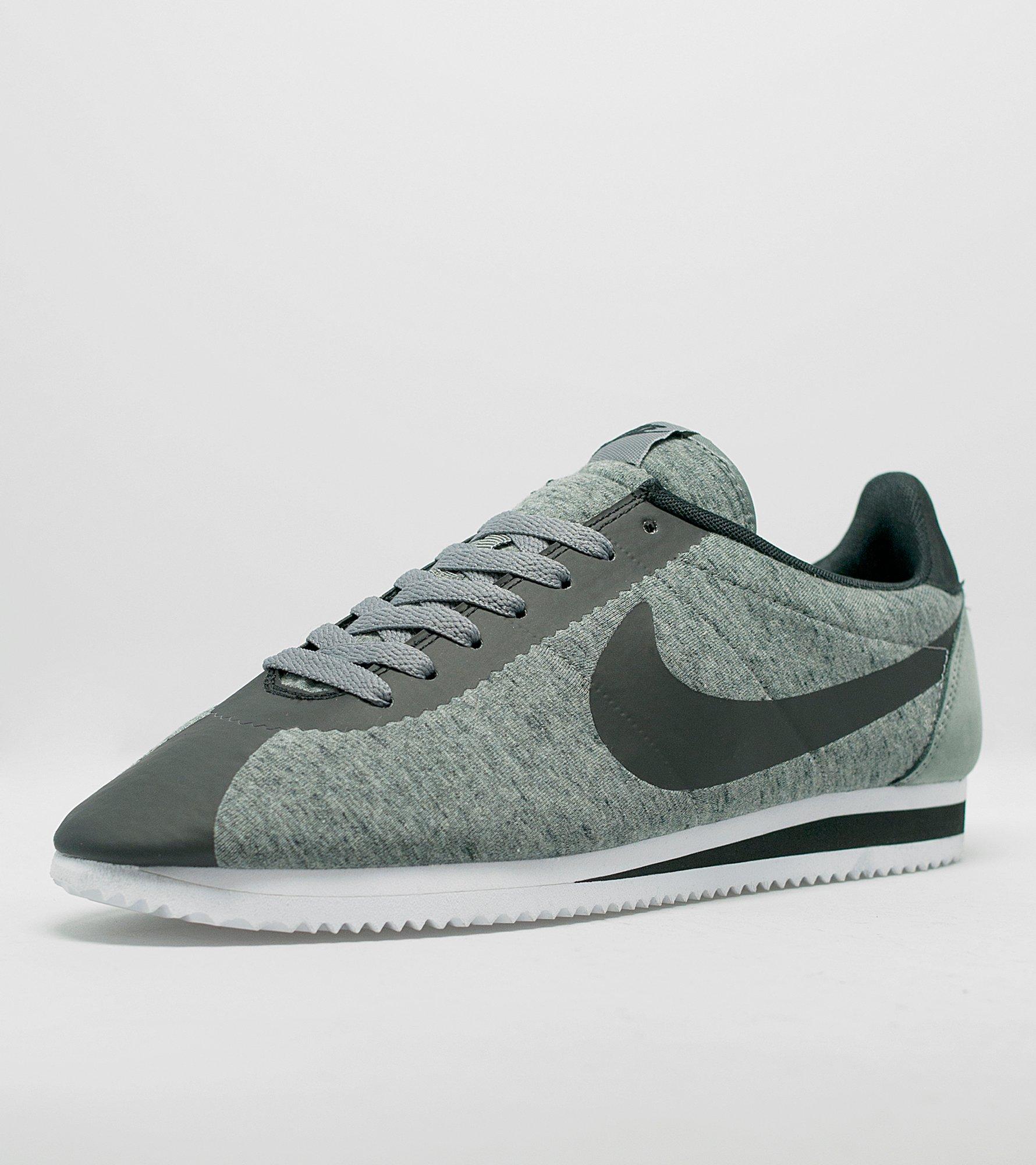 nike blancas mujer wikipedia