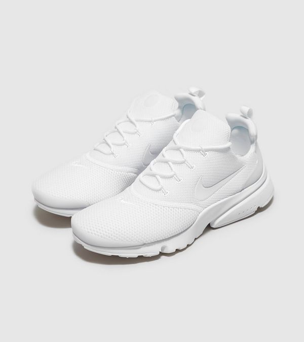 chaussure fila avec des fleurs