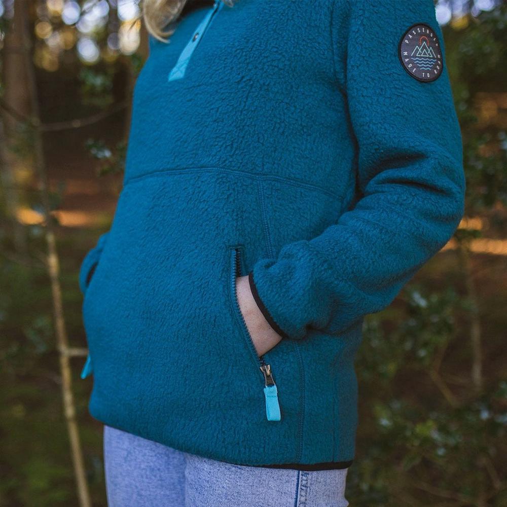 Passenger Women's Sequoia Recycled Fleece Pullover - Blue Coral