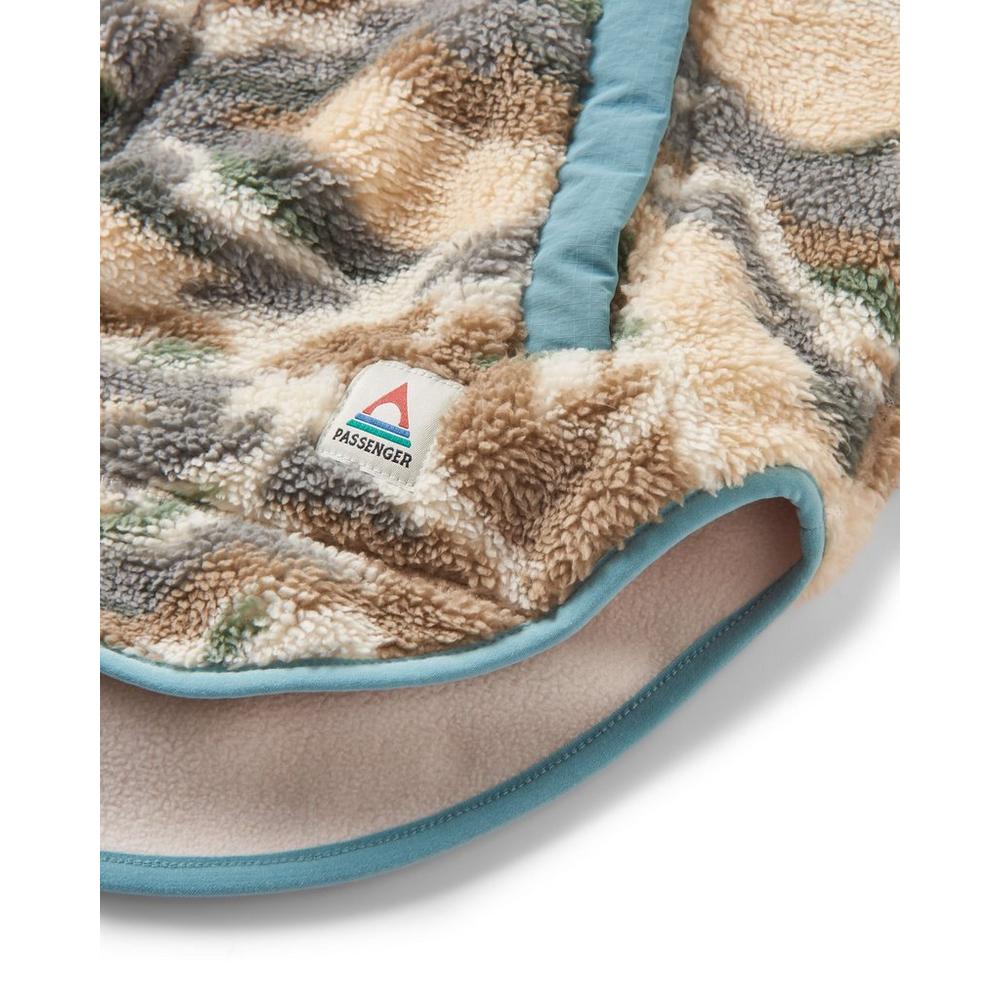 Passenger Women's Beaumont Sherpa Hooded Fleece - Cream / Blue