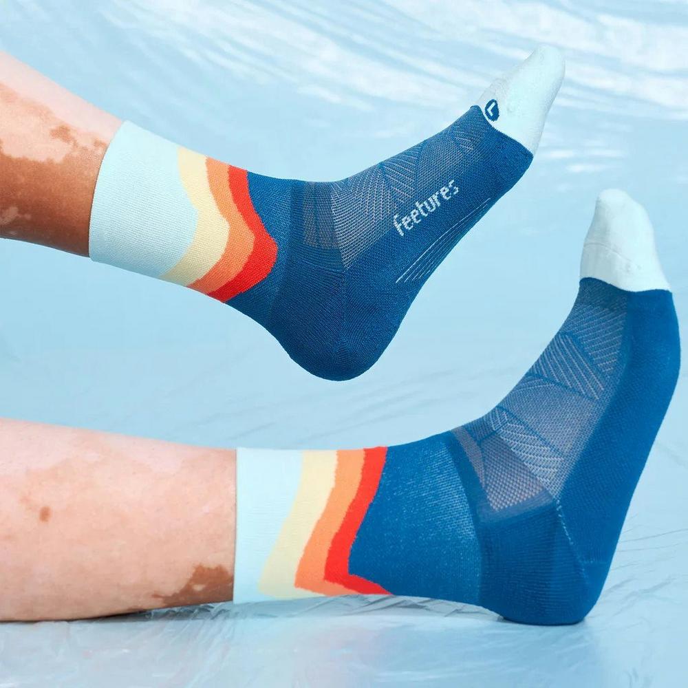 Feetures Unisex Elite Light Cushion Mini Crew Socks - Blue