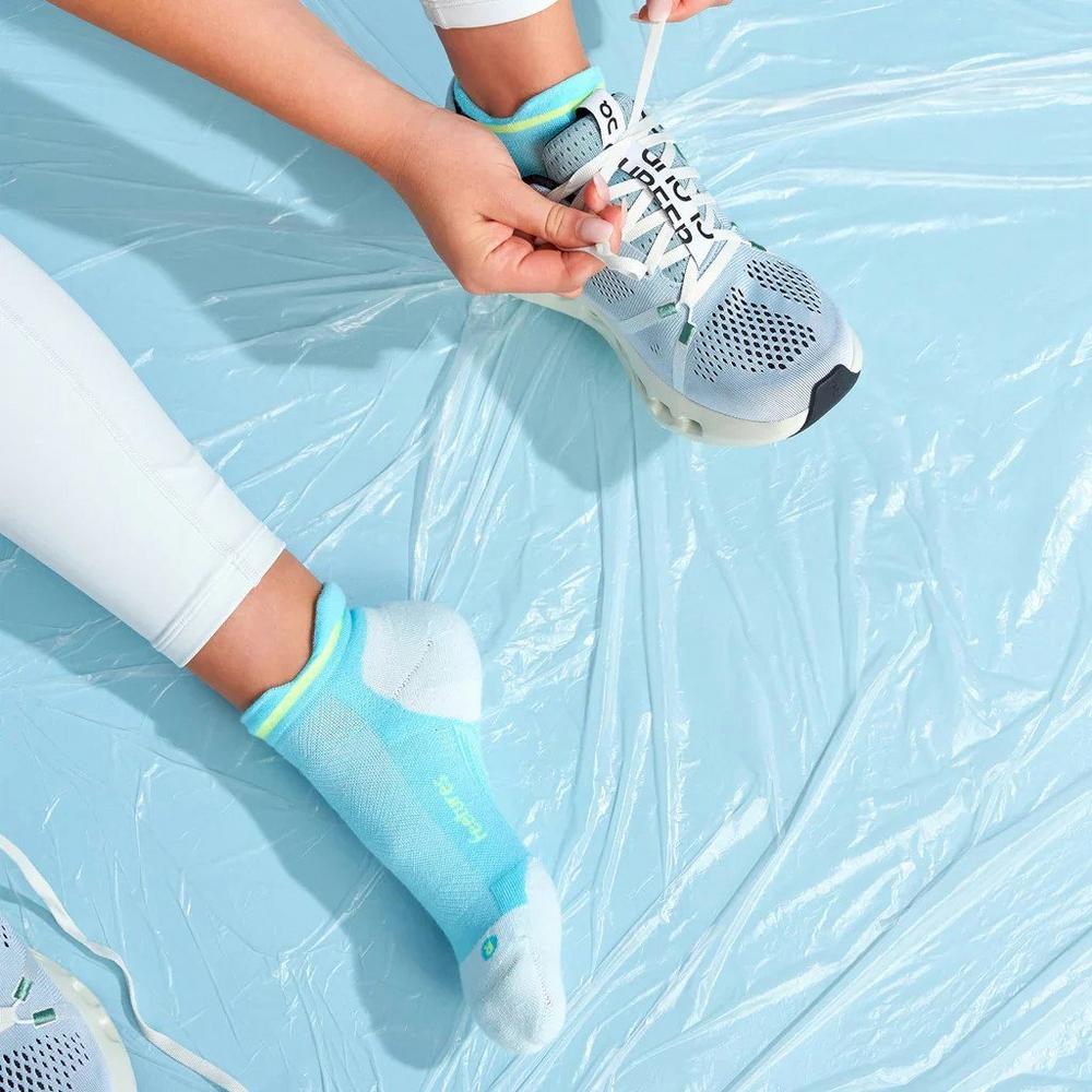 Feetures Unisex Elite Maximum Cushion No Show Tab Socks - Blue
