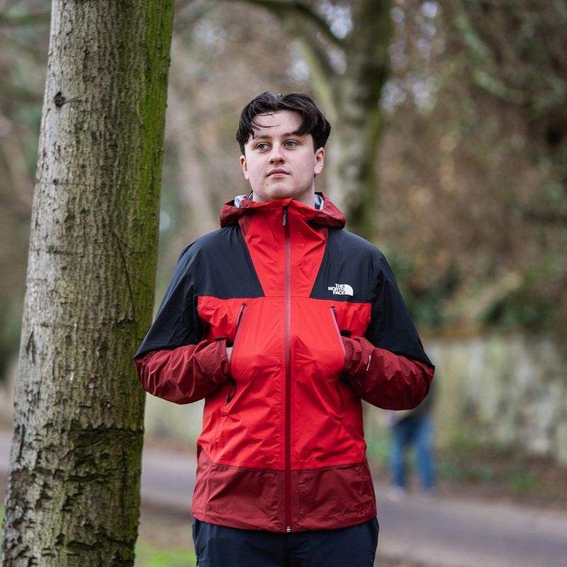 The North Face Men's Signal 2.5L DryVent Jacket - Red | Tiso