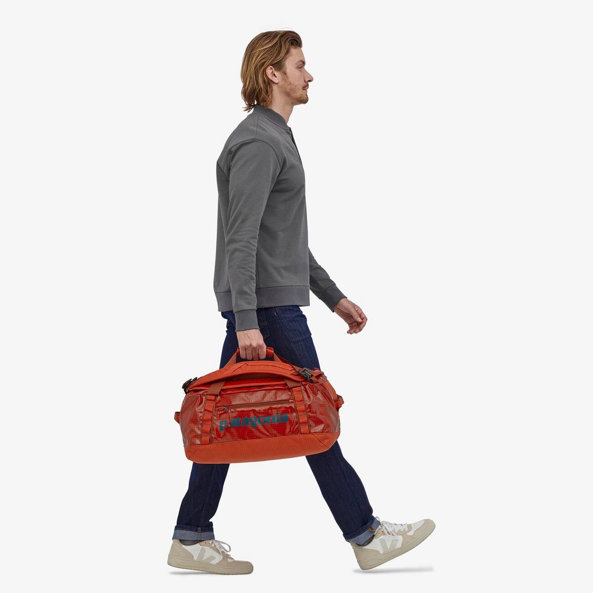 Patagonia small sale duffel bag