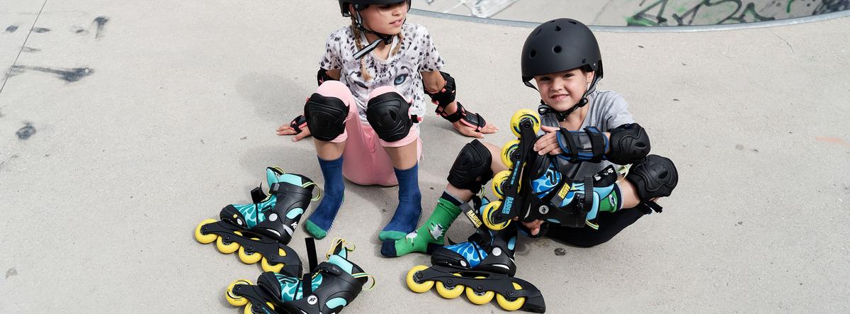 kids rollerblading