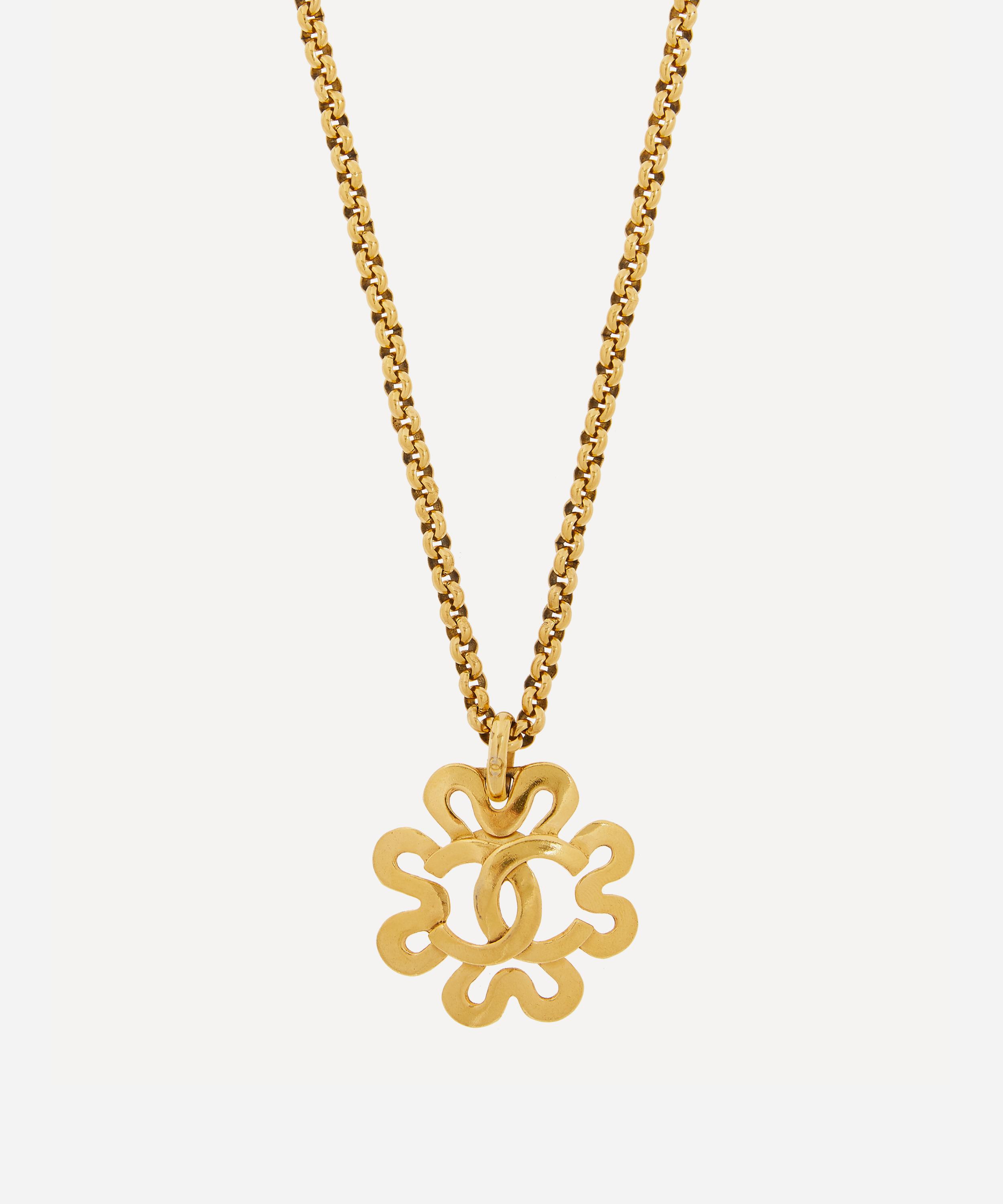Designer Vintage 1990s Chanel Gilt Logo And Daisy Pendant Necklace In Gold