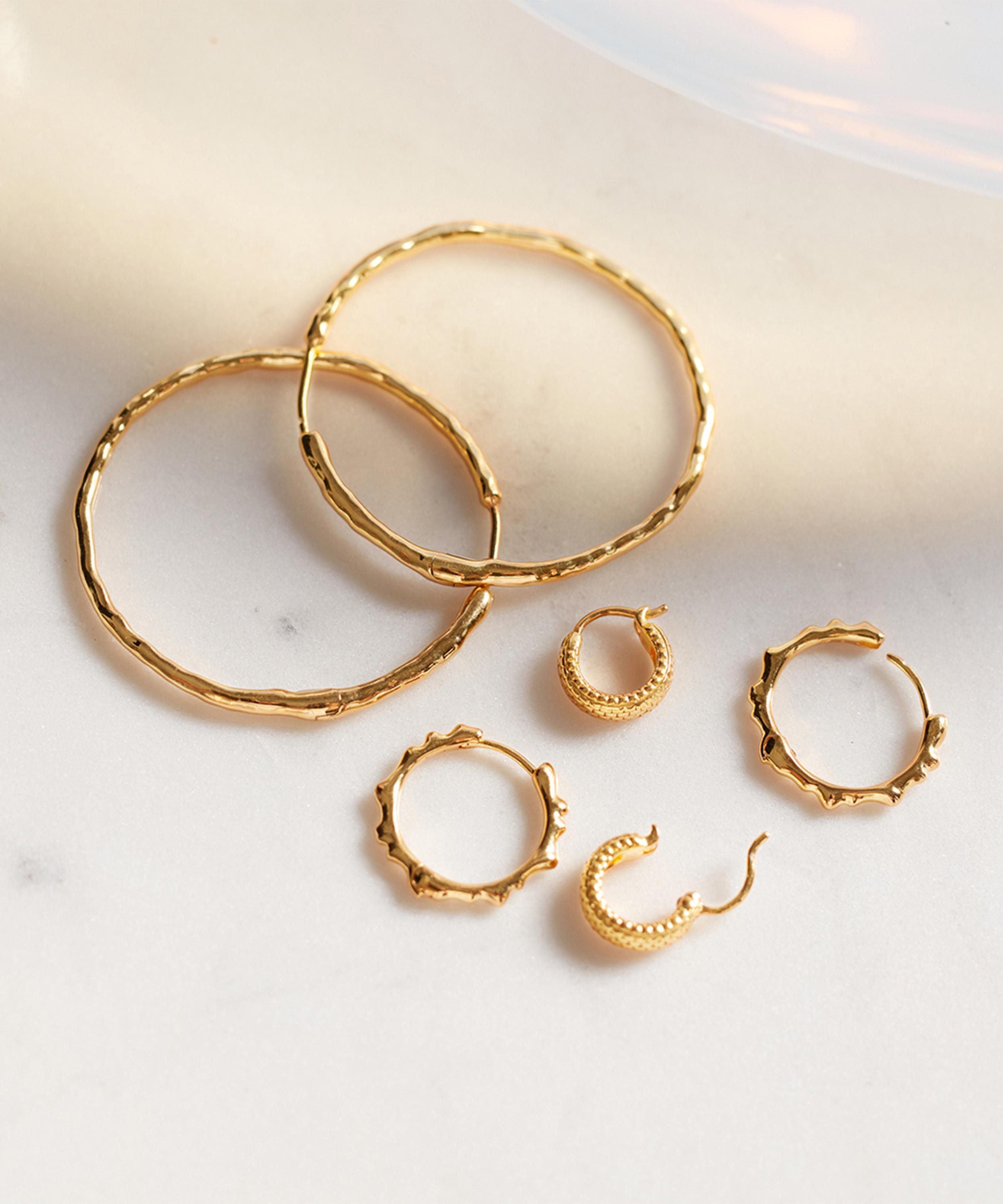 MONICA VINADER MONICA VINADER 18CT GOLD PLATED VERMEIL SILVER HEIRLOOM HUGGIE HOOP EARRINGS 000712554