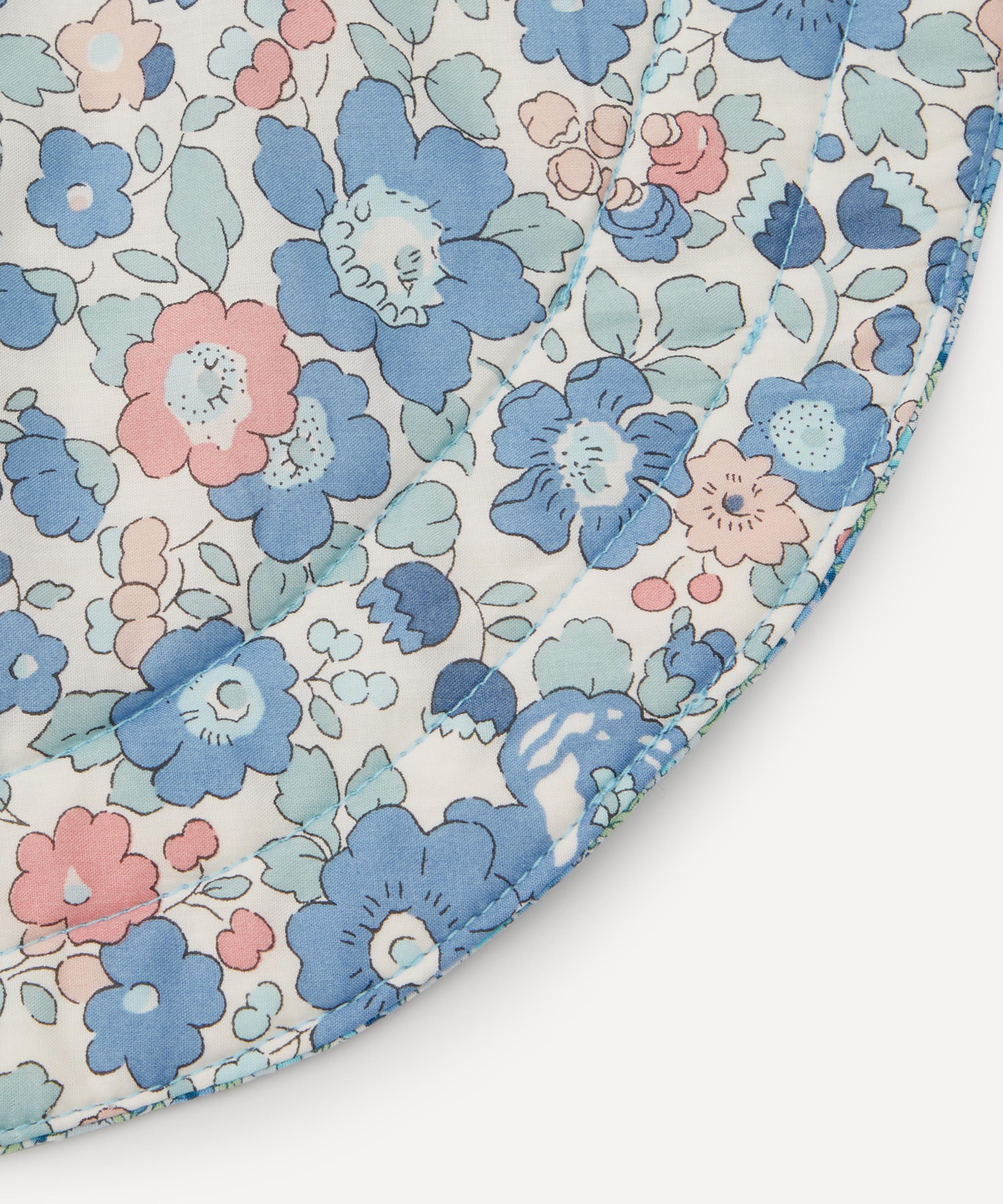 Coco & Wolf Betsy And Amelie Stitch Edge Circle Placemat In Blue