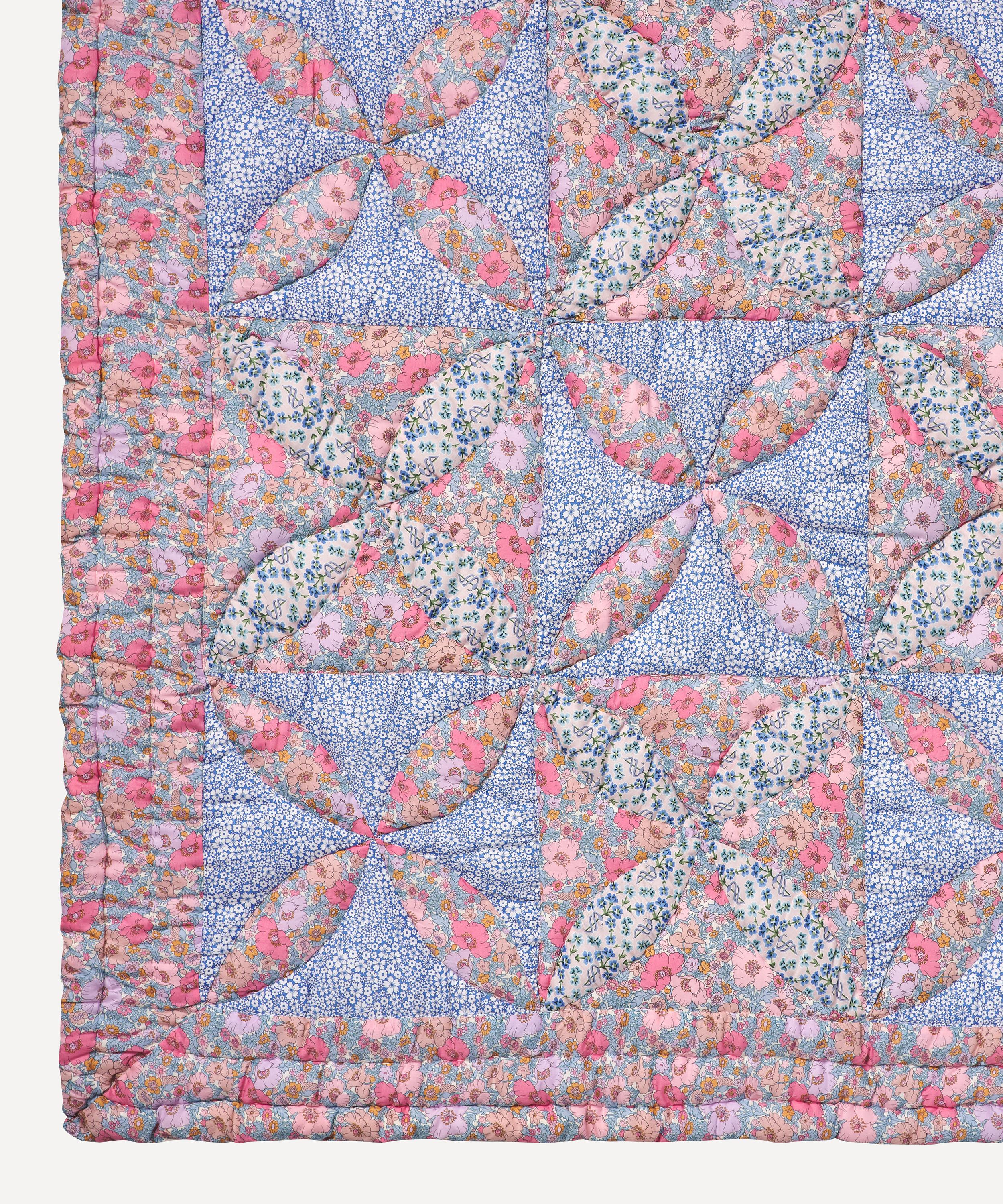 Projektityyny Neli Apila Liberty Print Patchwork Quilt In Multicoloured