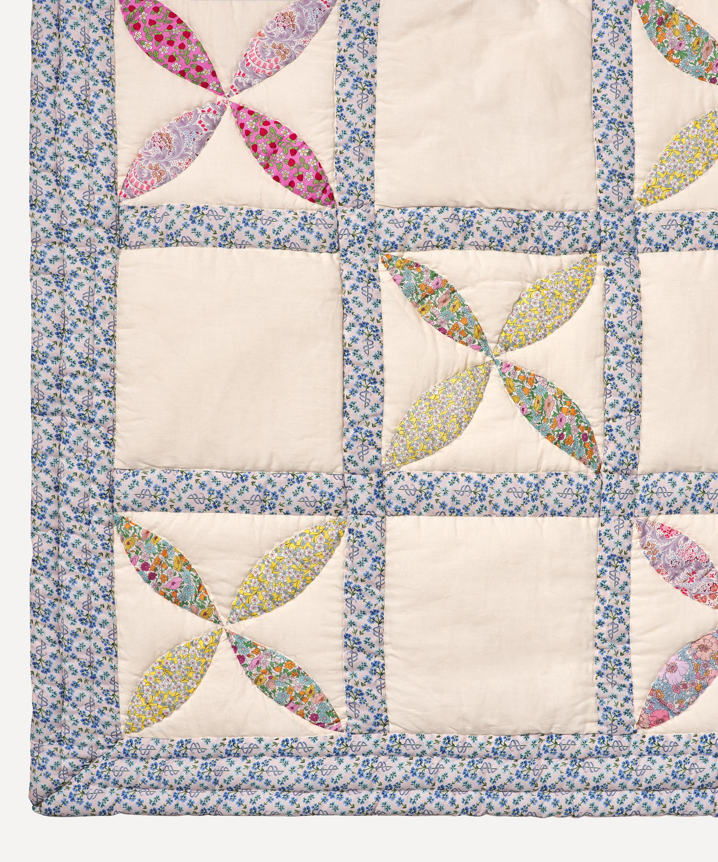 Projektityyny Valko Apila Liberty Print Patchwork Quilt In Multicoloured