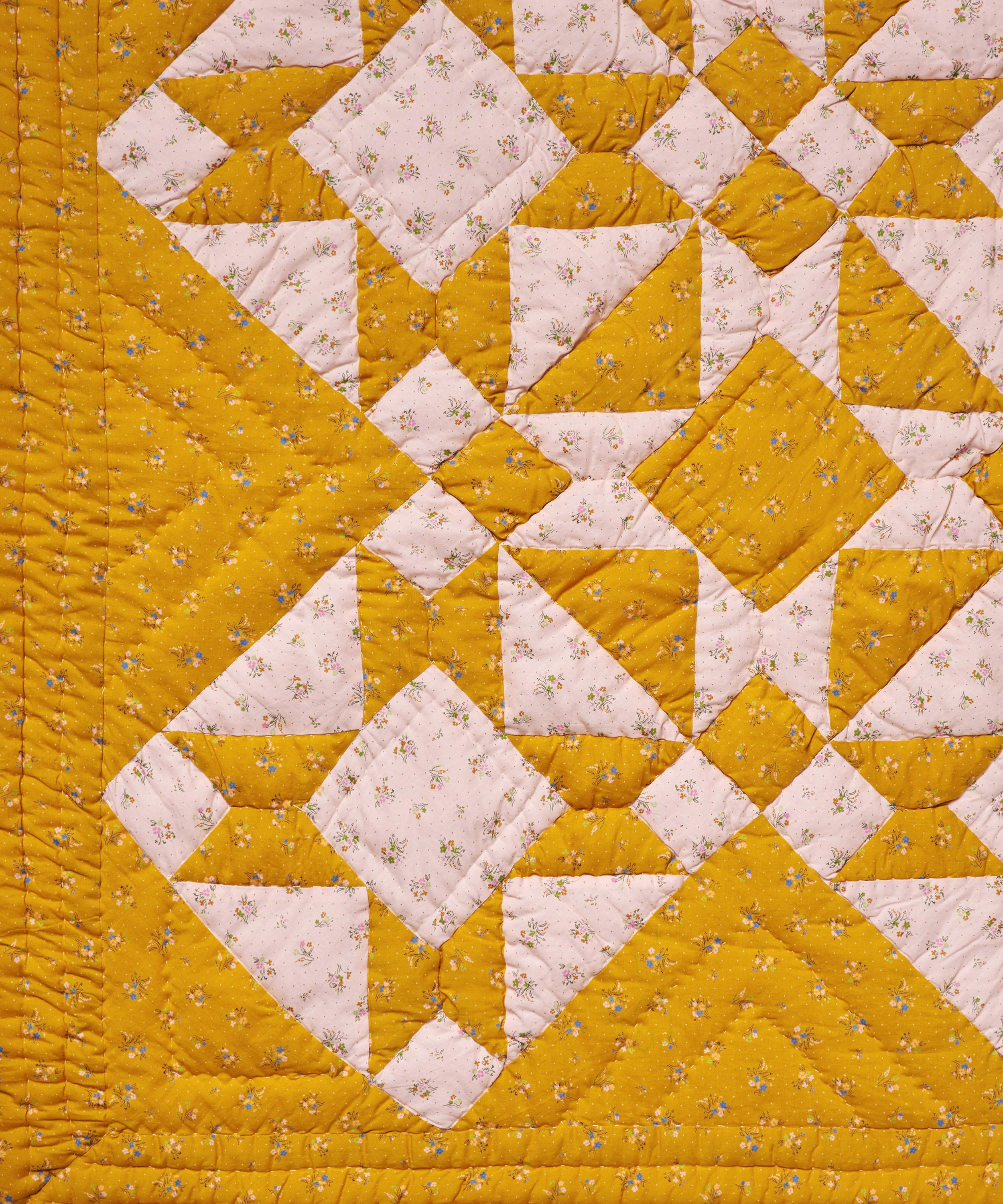 Projektityyny Pohjola Honeycomb Patchwork Quilt In Yellow