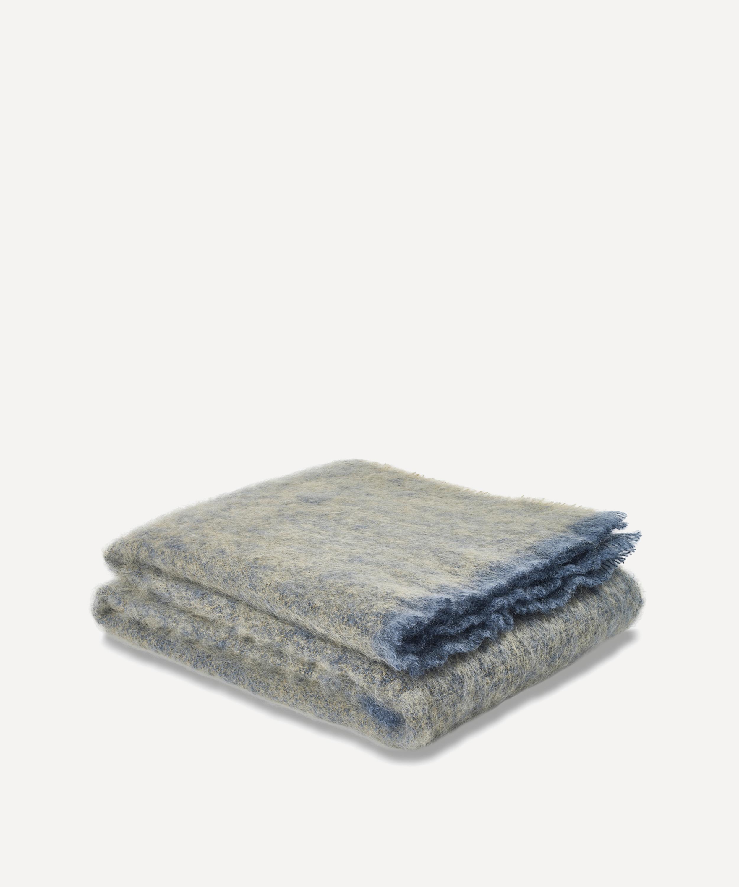 CUSHENDALE CUSHENDALE CLASH OLIVE THROW BLANKET 