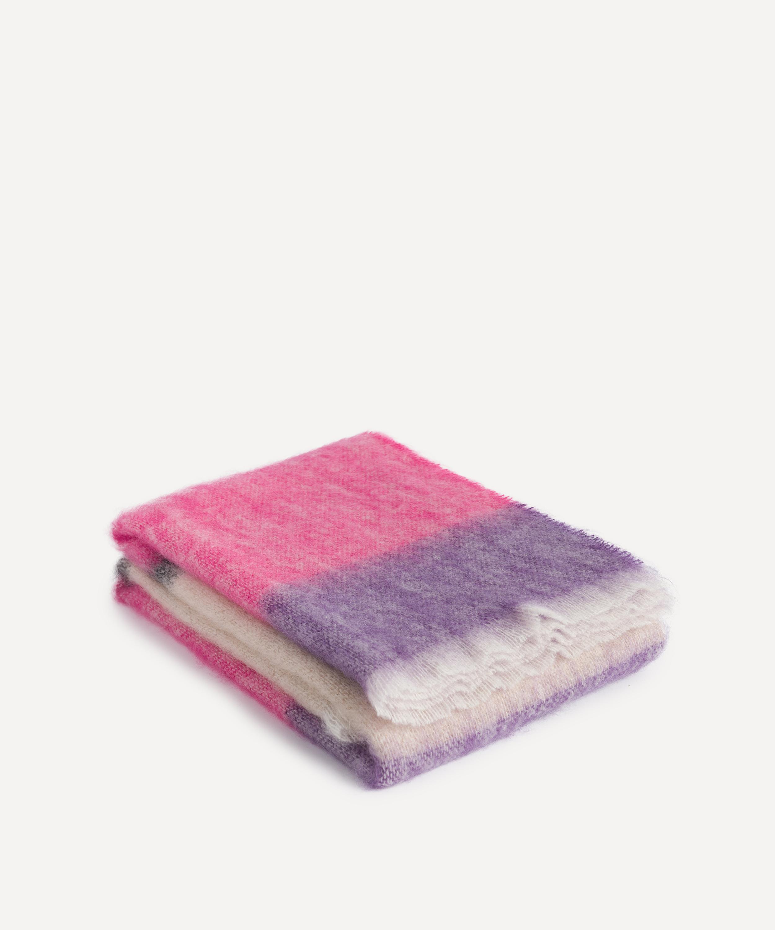 CUSHENDALE CUSHENDALE SILARE RASPBERRY THROW BLANKET 