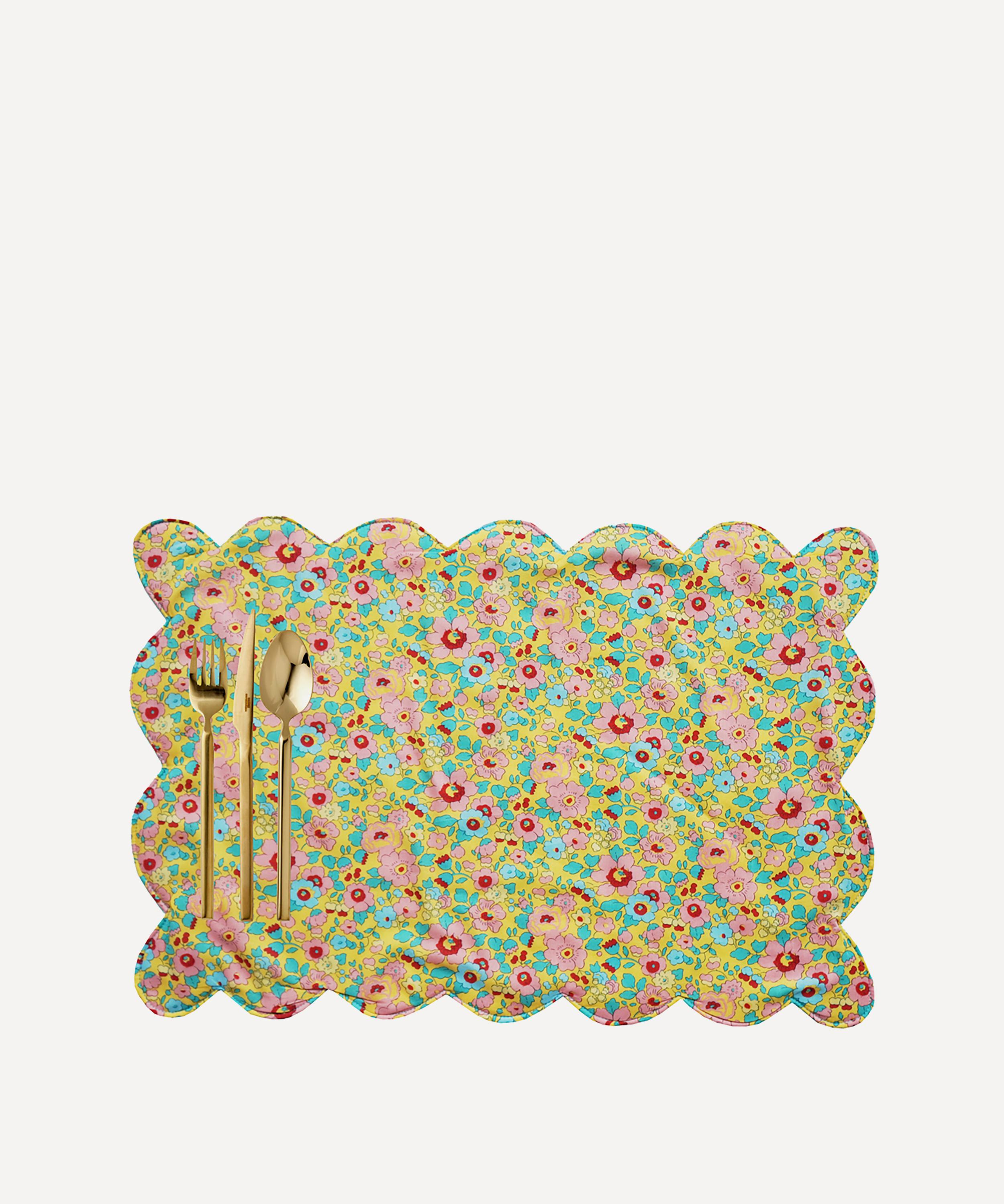 COCO & WOLF COCO & WOLF BETSY SUNFLOWER AND ELEMENTS GREEN SCALLOP PLACEMAT 