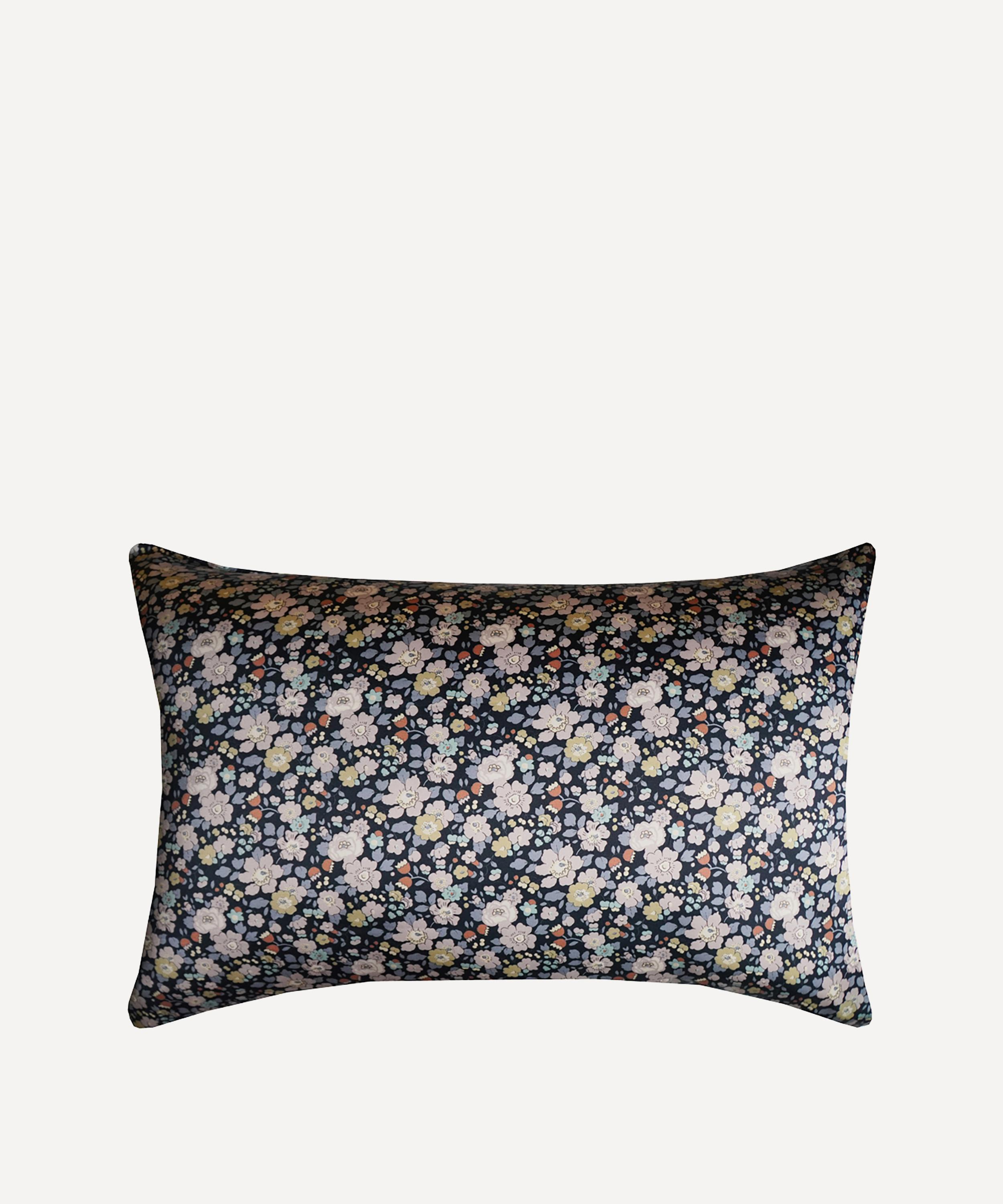 Coco & Wolf Betsy Field Silk Pillowcases In Multi
