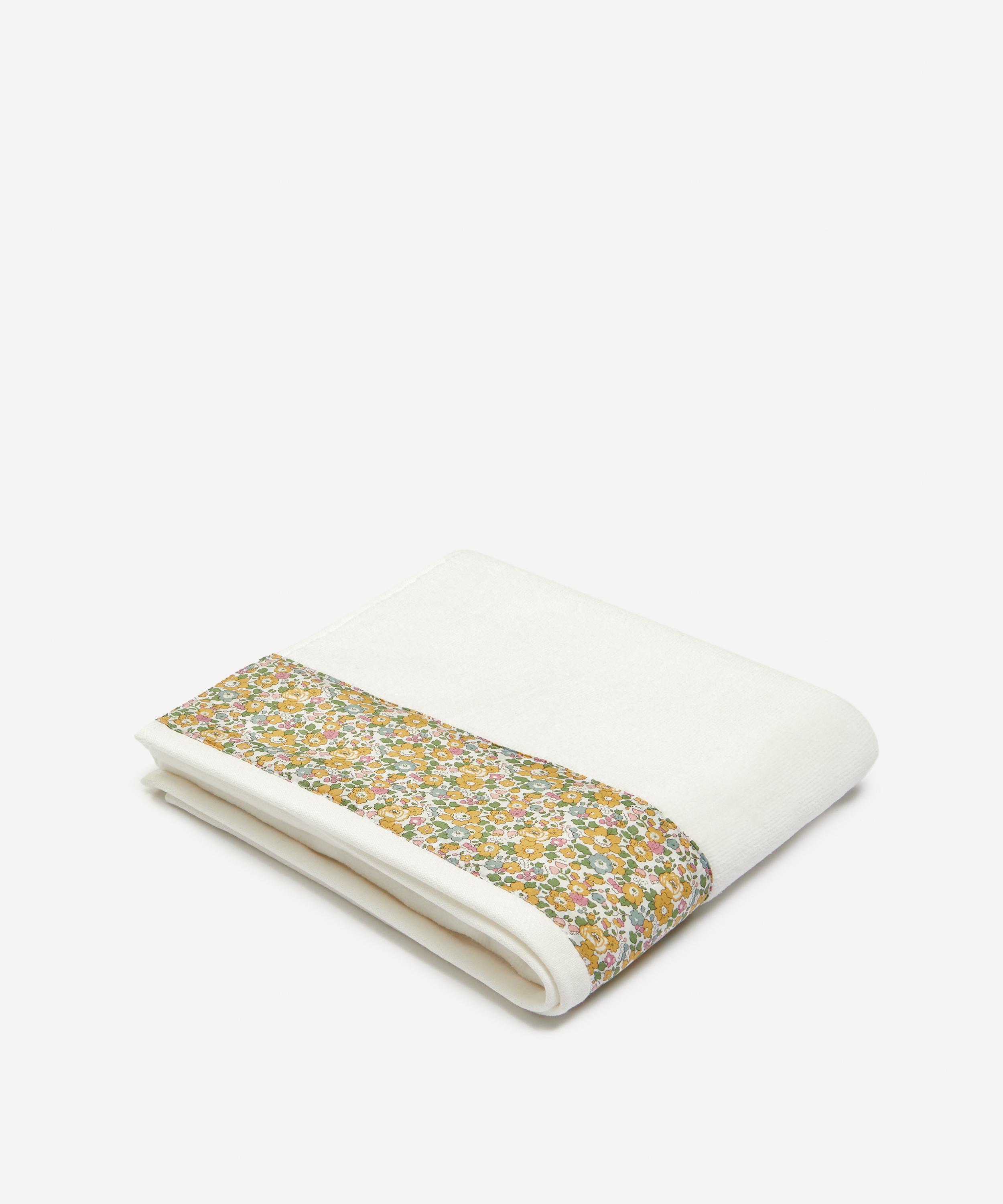 Liberty Betsy Ann Hand Towel 50x90cm In Yellow