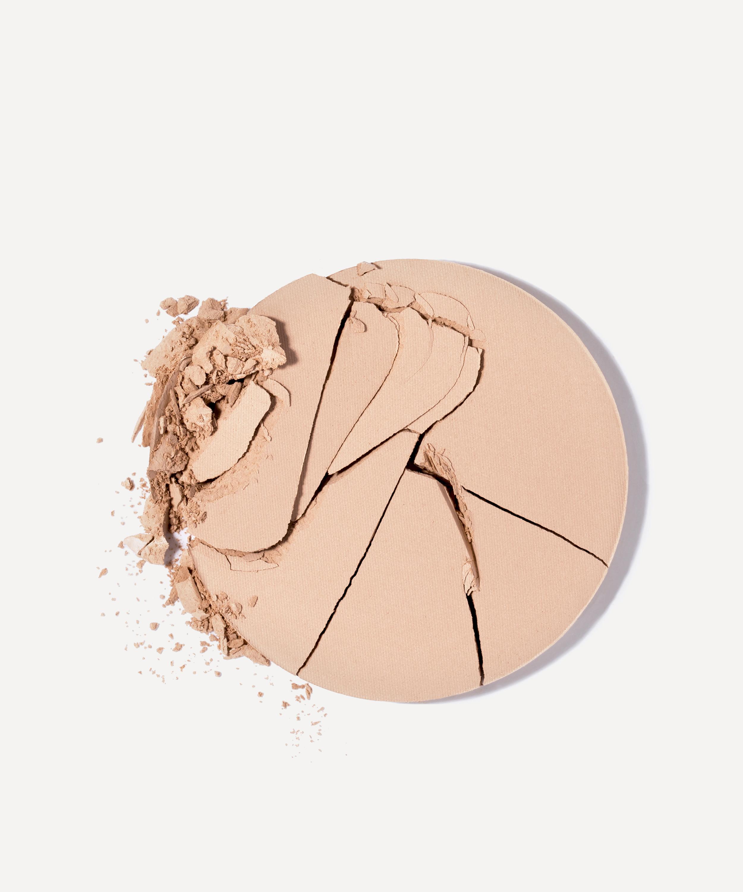 Chantecaille Compact Makeup Powder Foundation In Peach