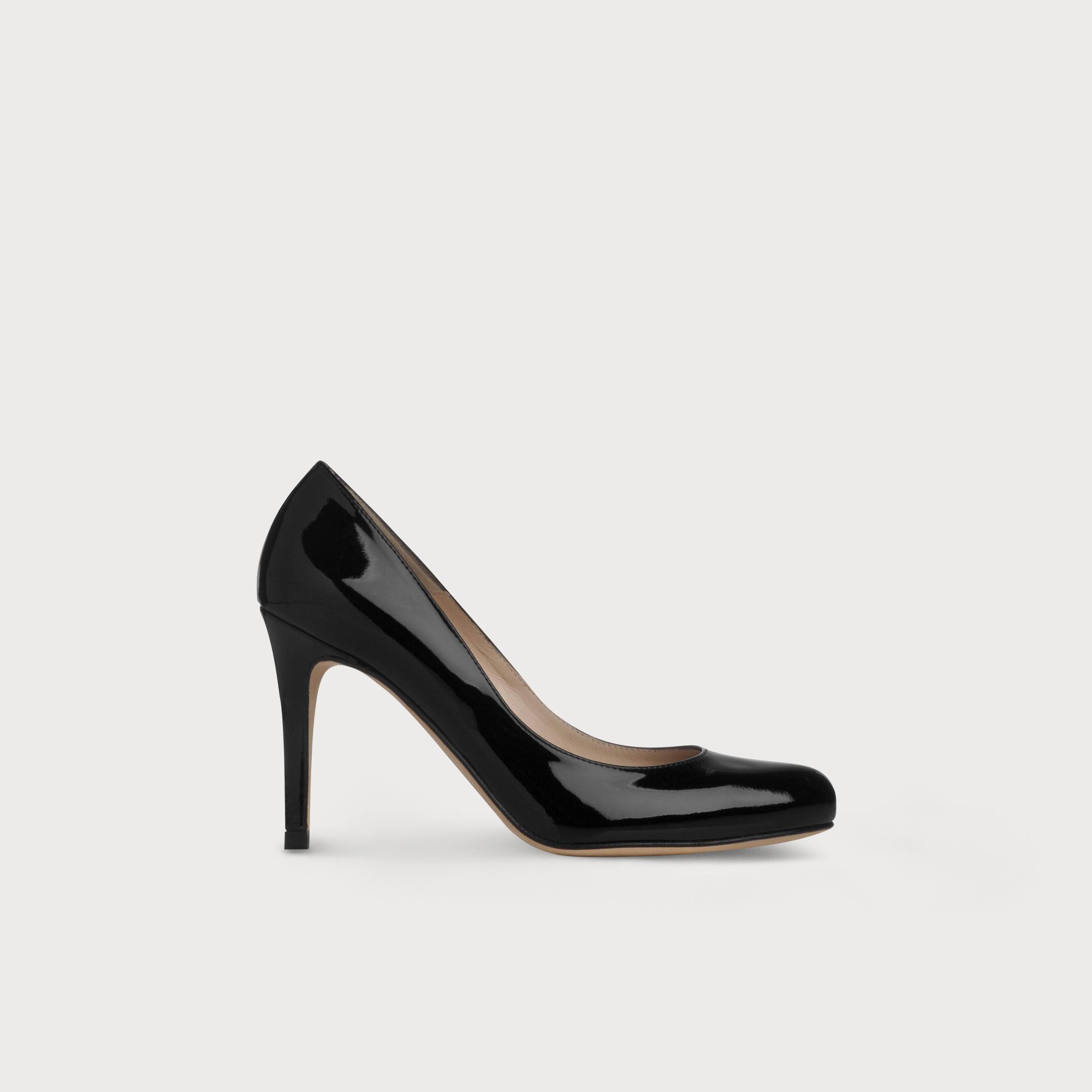 black court shoes round toe