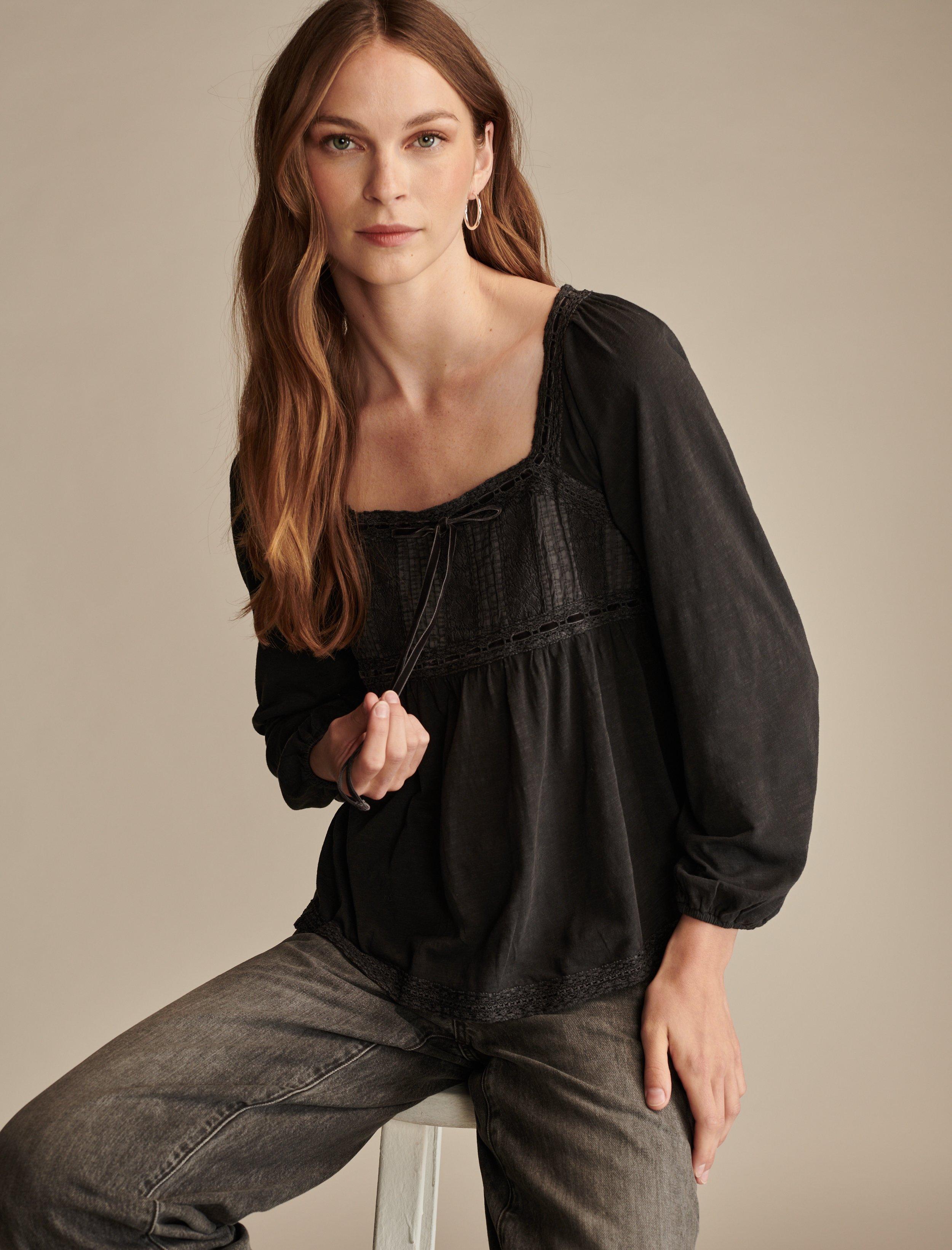 LACE PANELED TUNIC TEE