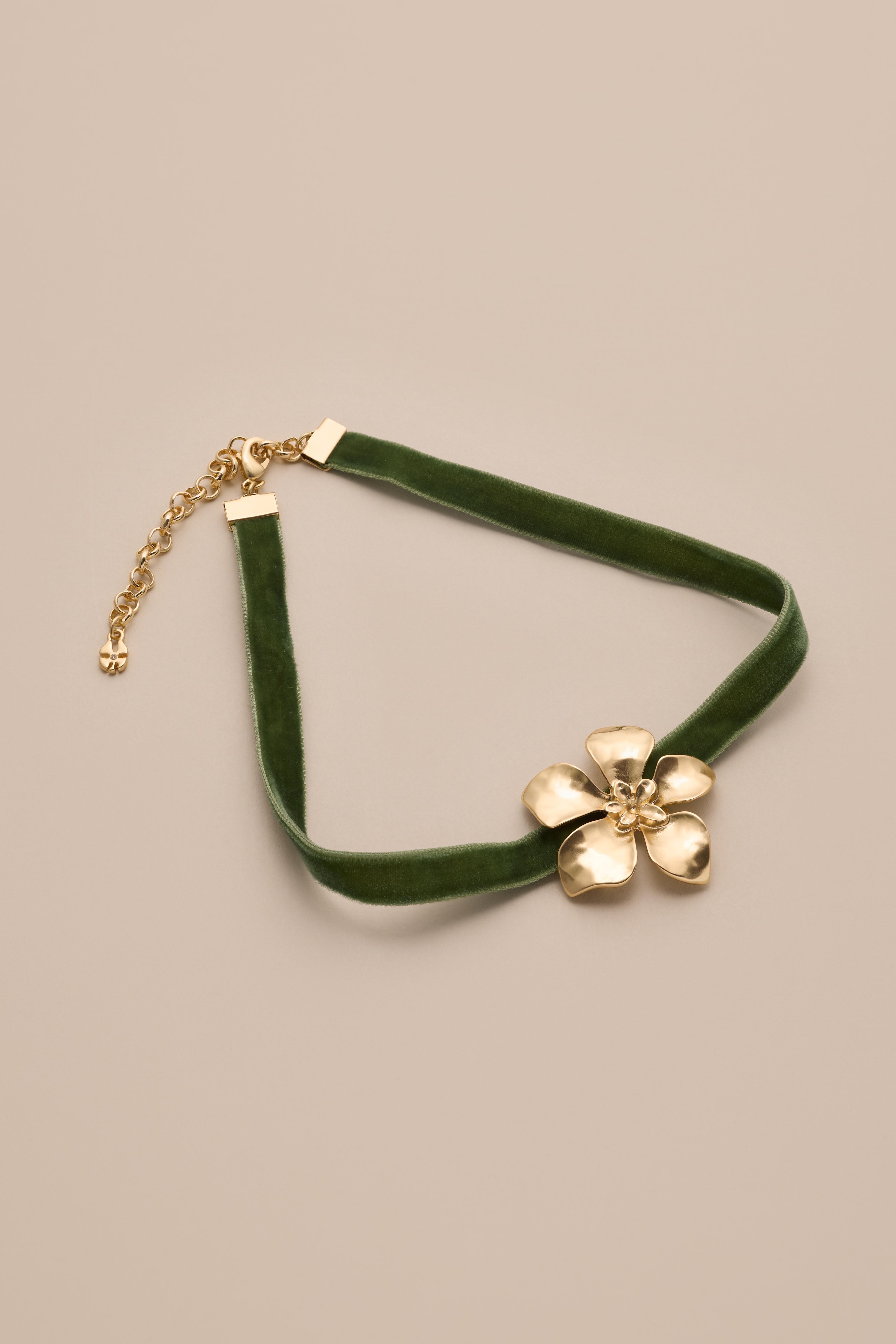 FLOWER CHOKER NECKLACE