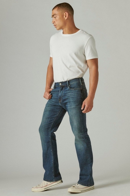 How to Wear Men's Bootcut Jeans with the Right Shoes