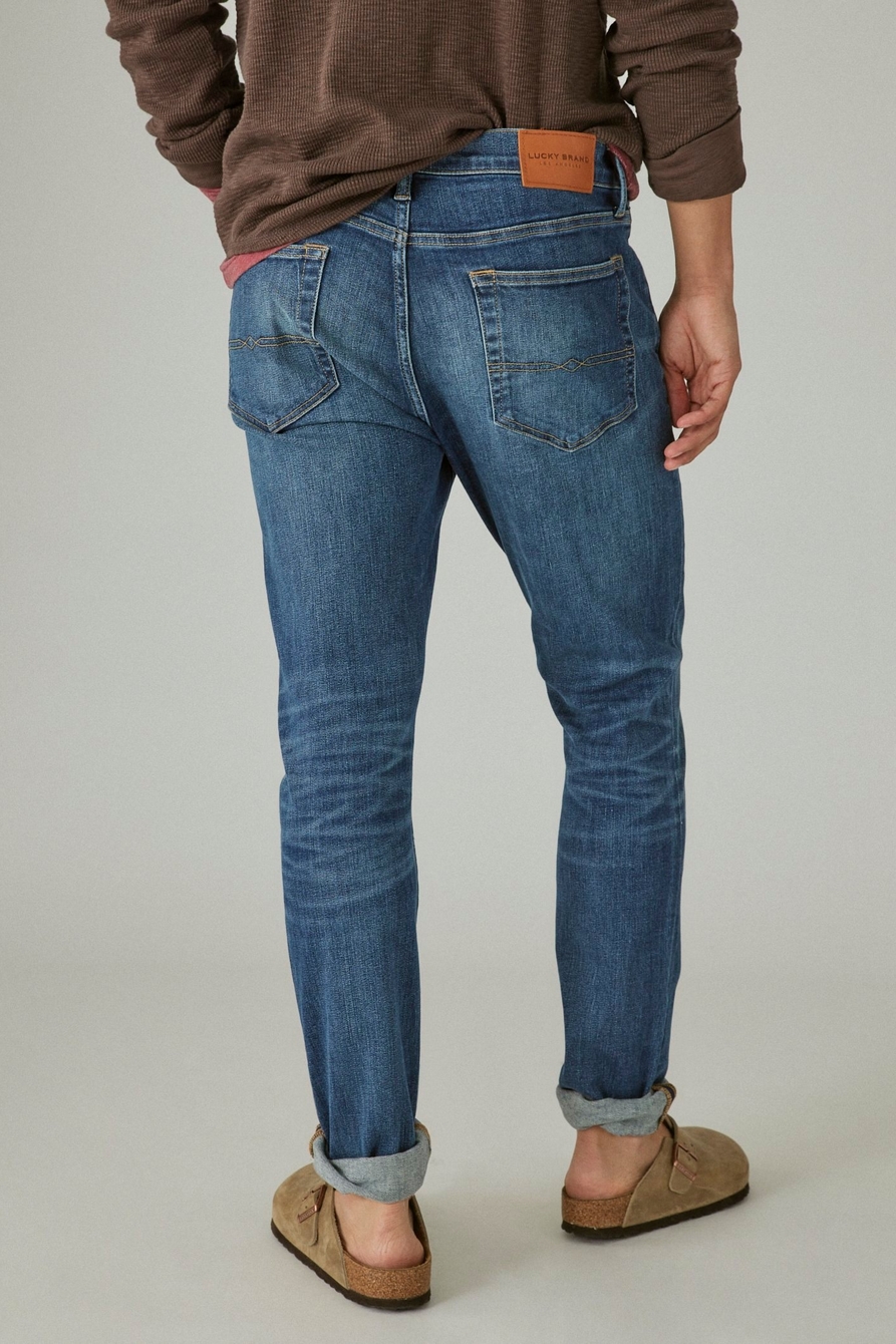 411 ATHLETIC TAPER STRETCH JEAN | Lucky Brand