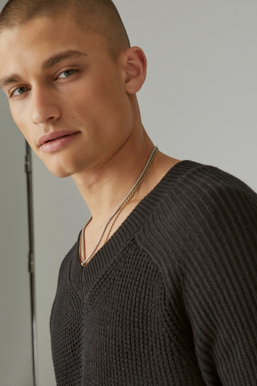 WELTER WEIGHT V-NECK SWEATER