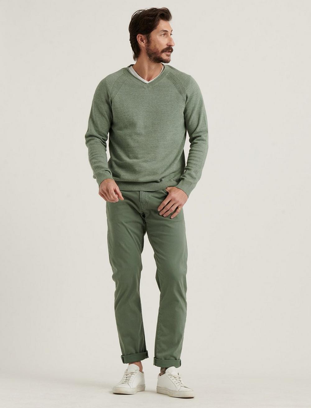 WELTER WEIGHT V-NECK SWEATER, image 2